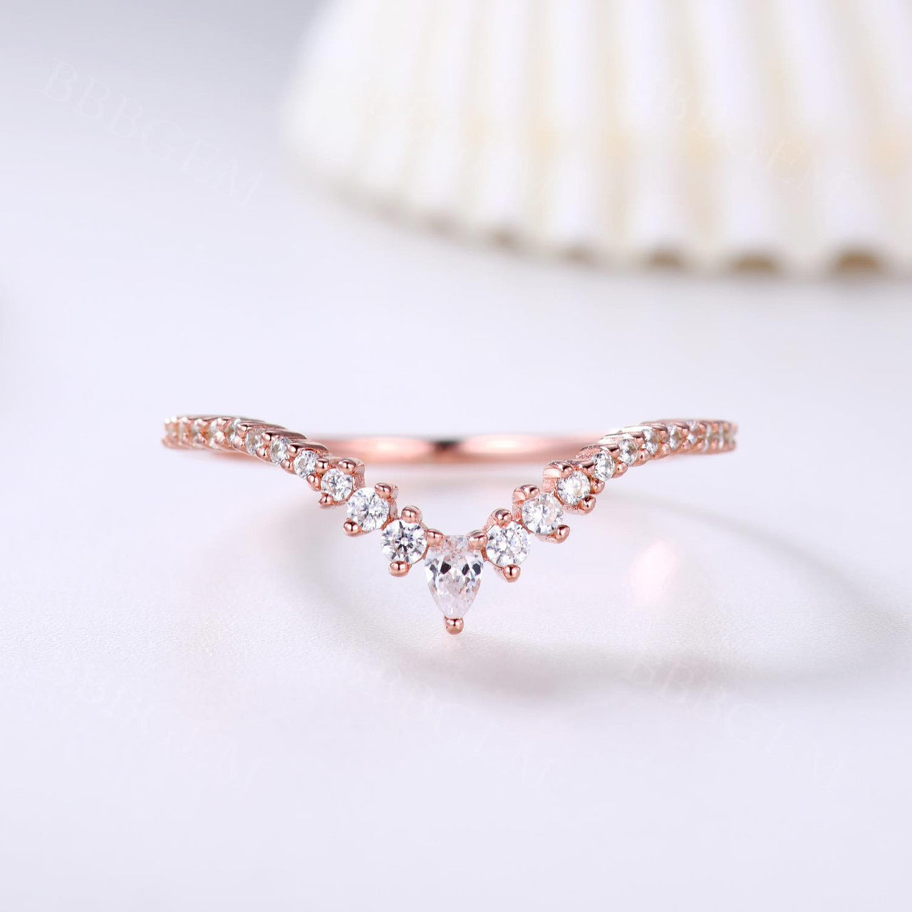 Rose Gold Curved Moissanite Wedding Band - Pear & Round Cut Engagement Ring for Women - Perfect for Bridal Jewelry, Anniversary Gifts & Special Occasions