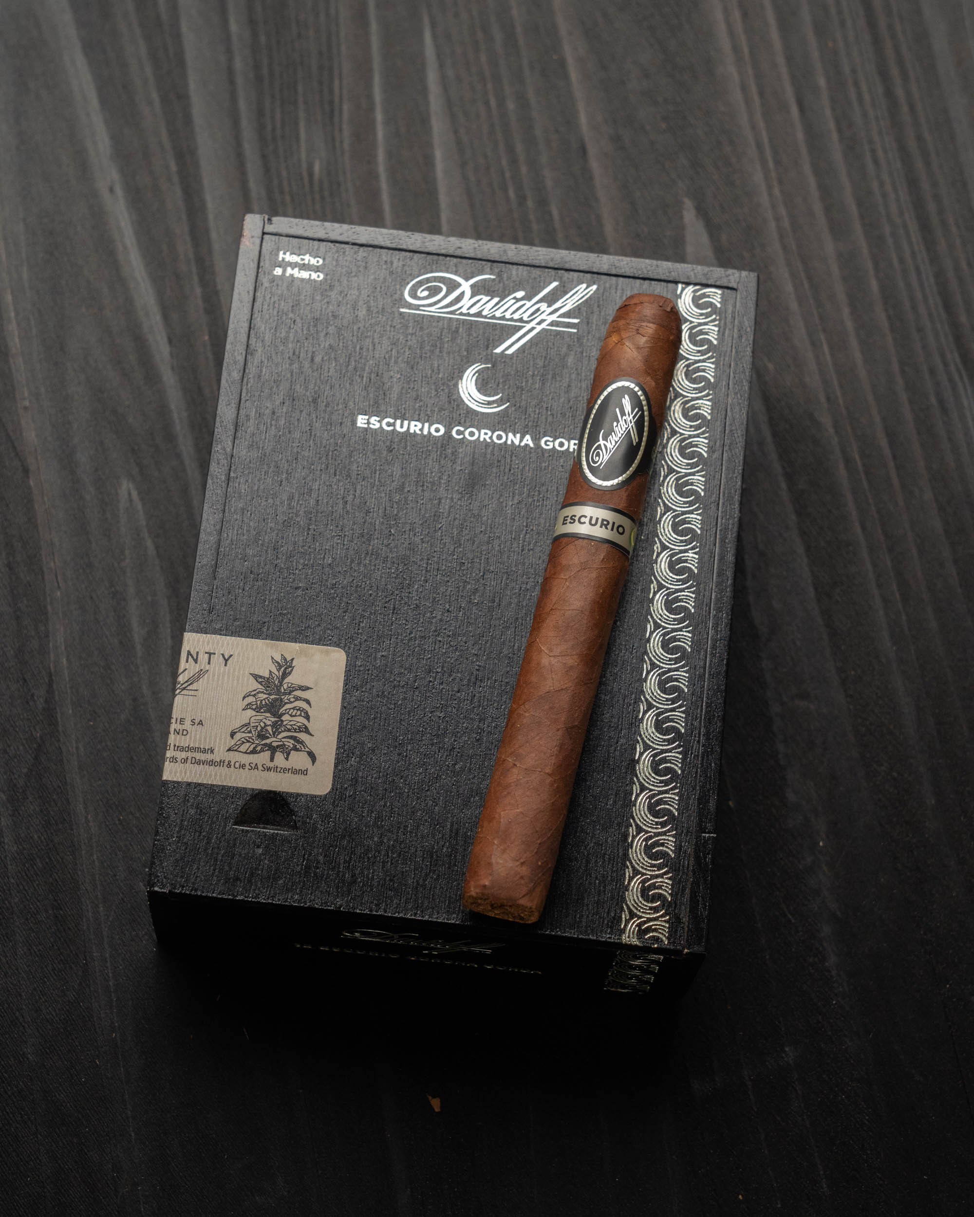 Davidoff Escurio Corona Gorda Cigars - Premium Hand-Rolled Cuban-Style Cigars for Special Occasions & Relaxation