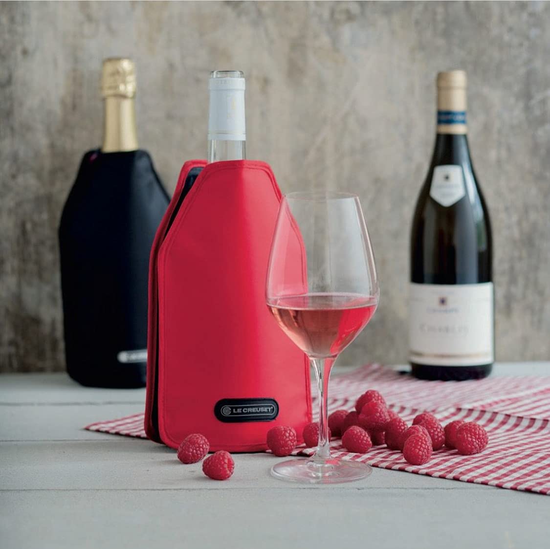 Le Creuset Cerise Wine Cooler Sleeve - Insulated Wine Bottle Holder for Chilling White & Red Wine - Perfect for Parties, Picnics & Outdoor Entertaining