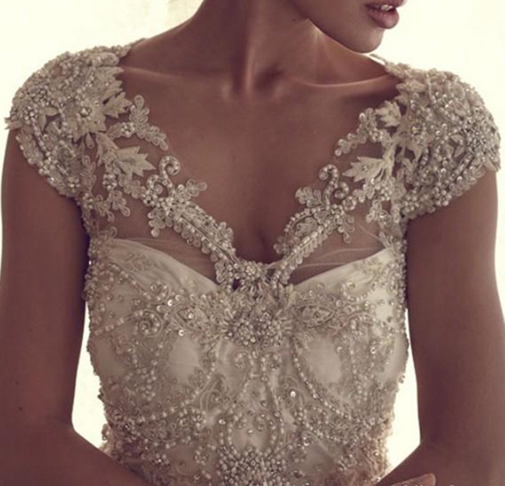 Elegant Beige V-Neck Chiffon Wedding Dress with Decals & Train - Perfect for Brides, Formal Events & Special Occasions