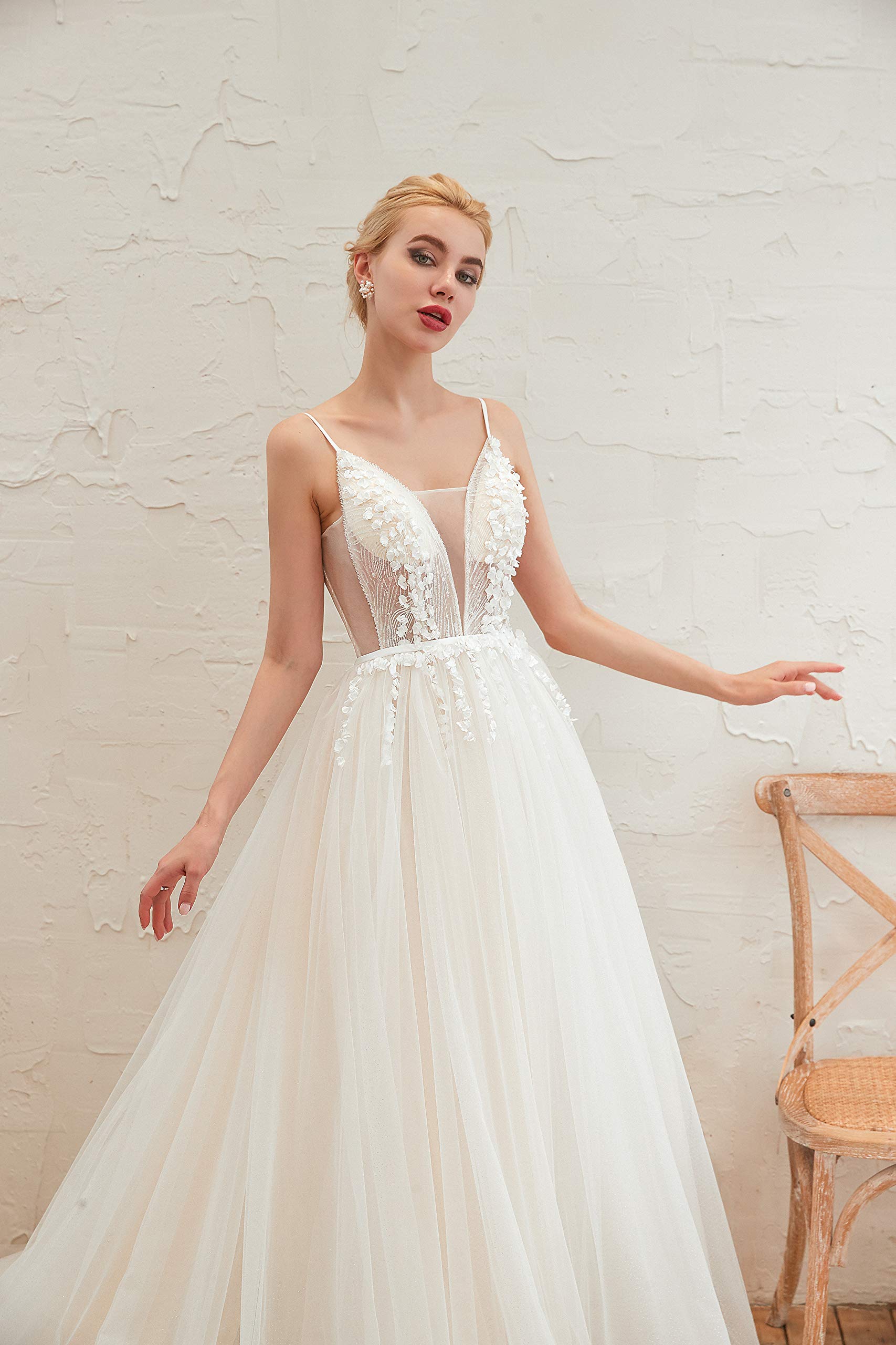 Elegant Women's Beach Style Spaghetti Strap A-Line Lace Applique Beaded Prom Wedding Dress for Summer Beach Weddings & Formal Events