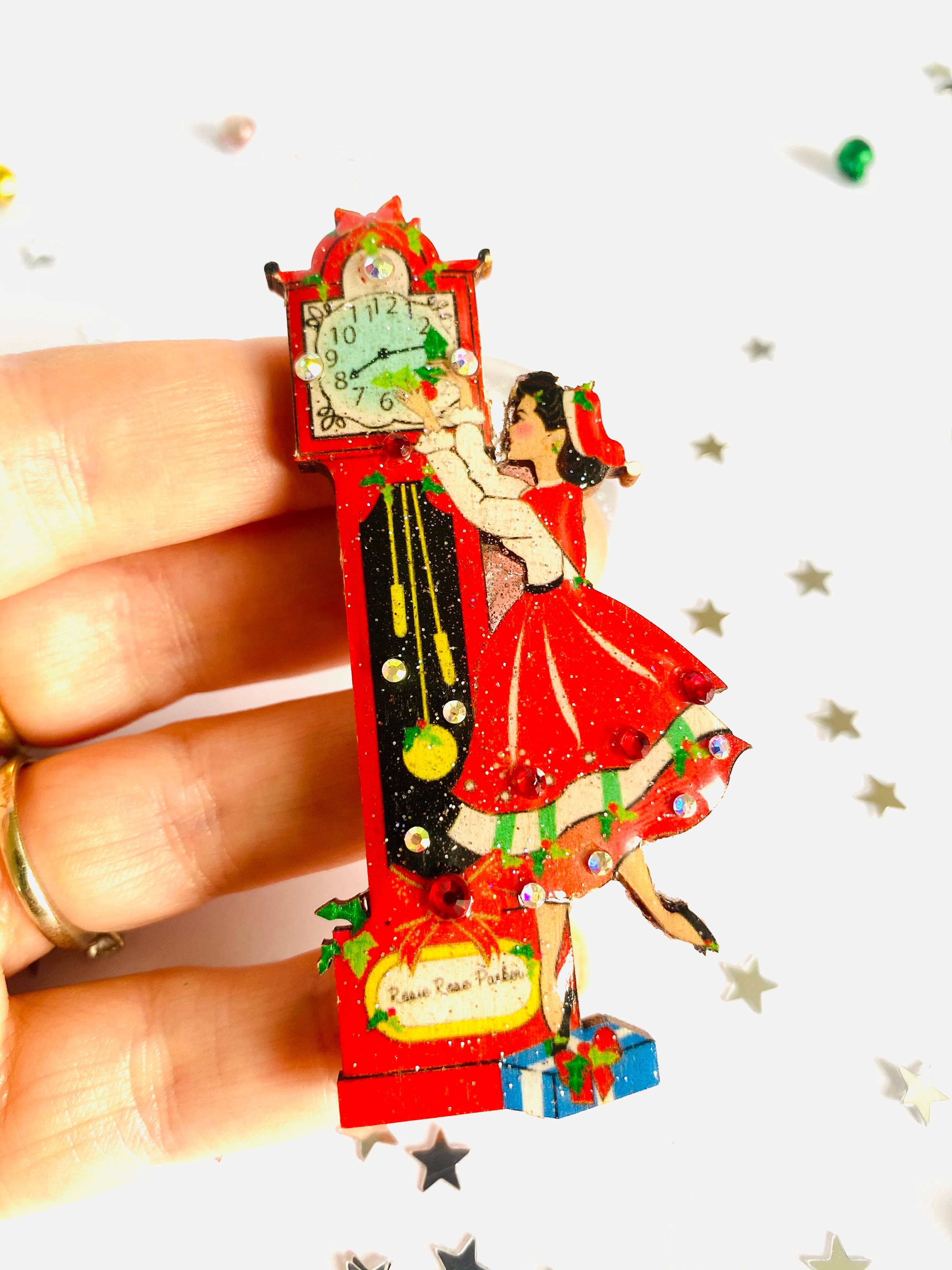 Vintage Christmas Eve Grandfather Clock Brooch - Elegant Holiday Jewelry for Women | Perfect for Christmas Parties, Gift Giving & Festive Outfits