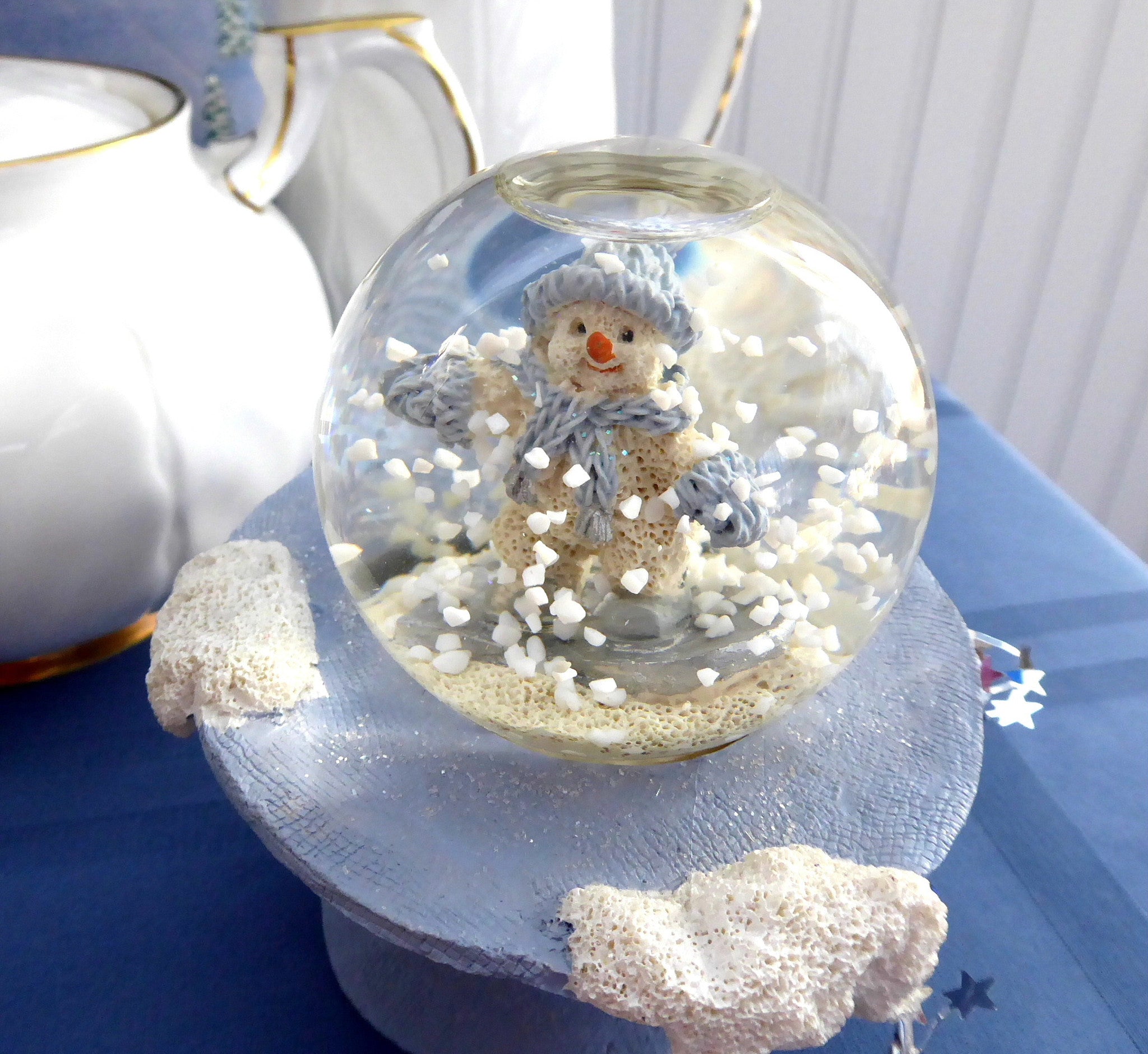 Snow Buddies Snow Globe - Christmas Winter Snowman Decor for Tabletop, Blue & White - Perfect for Holiday Home Decor, Gift Giving & Festive Centerpiece