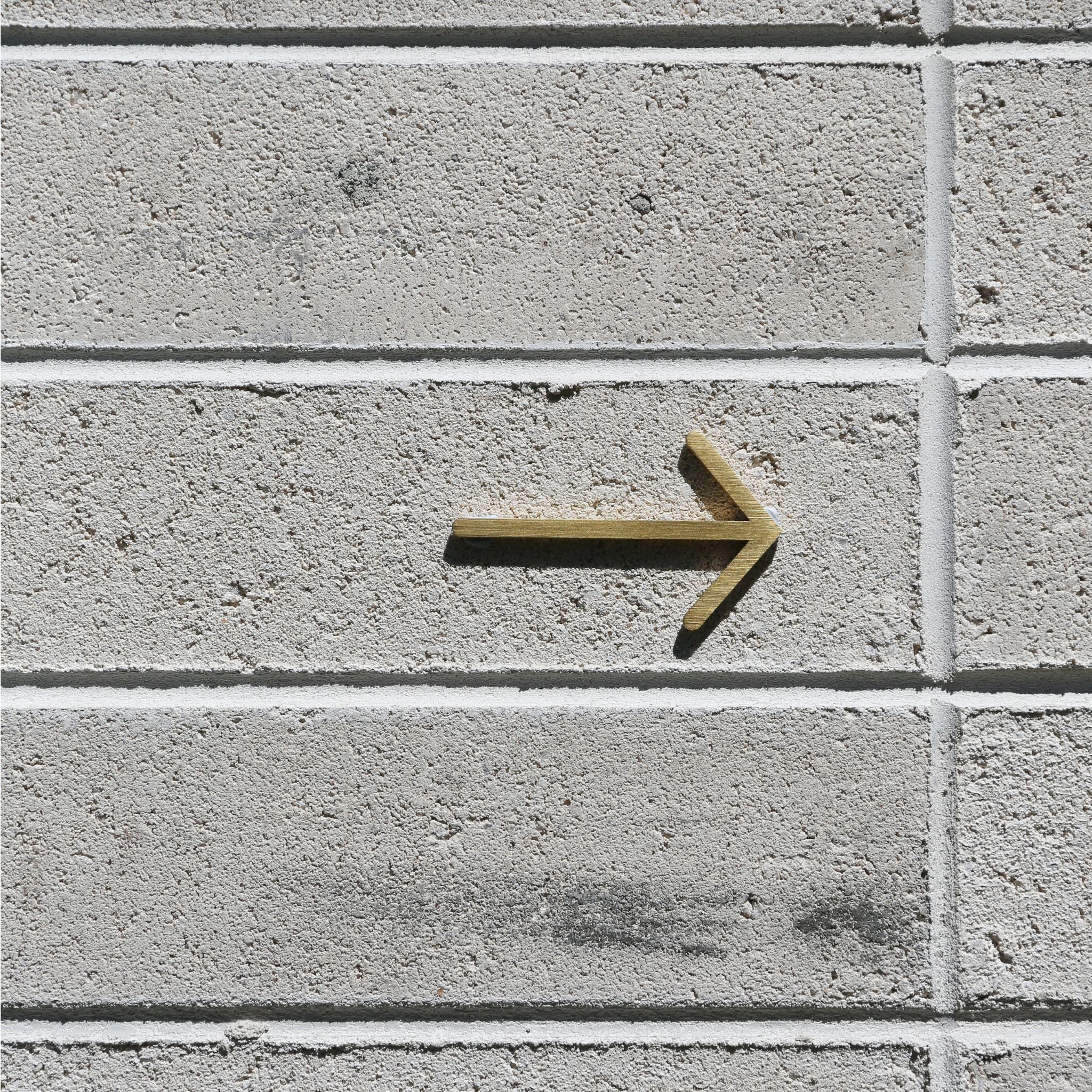 DESIGNSTUFF Brushed Brass Arrow Signage - Elegant Metal Sign for Home, Office & Retail Décor | Perfect for Wayfinding, Wall Art & Gift Giving