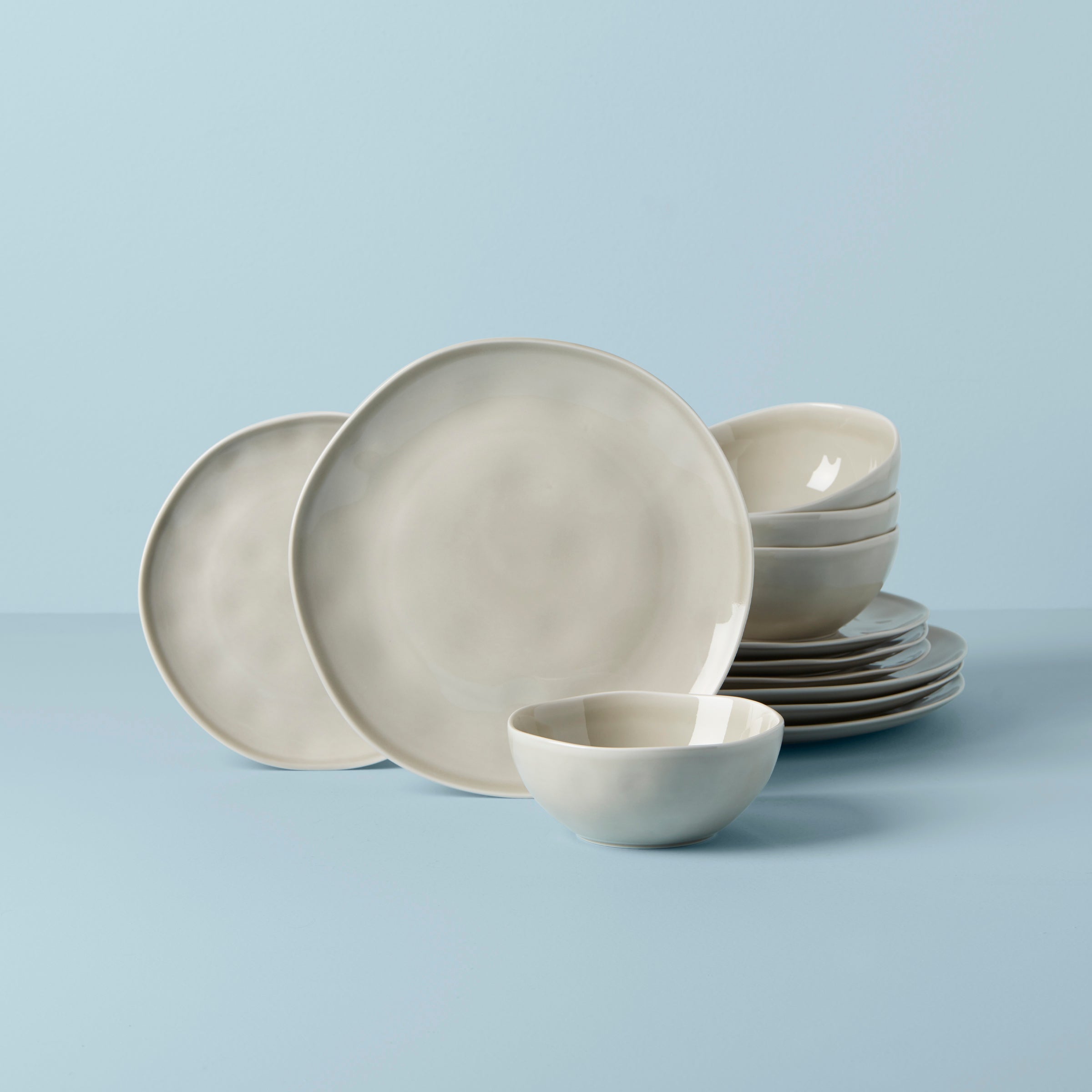 Bay Colors Grey 12-Piece Dinnerware Set - Elegant Stoneware Plates, Bowls & Mugs for Family Dining, Dinner Parties & Restaurant Use