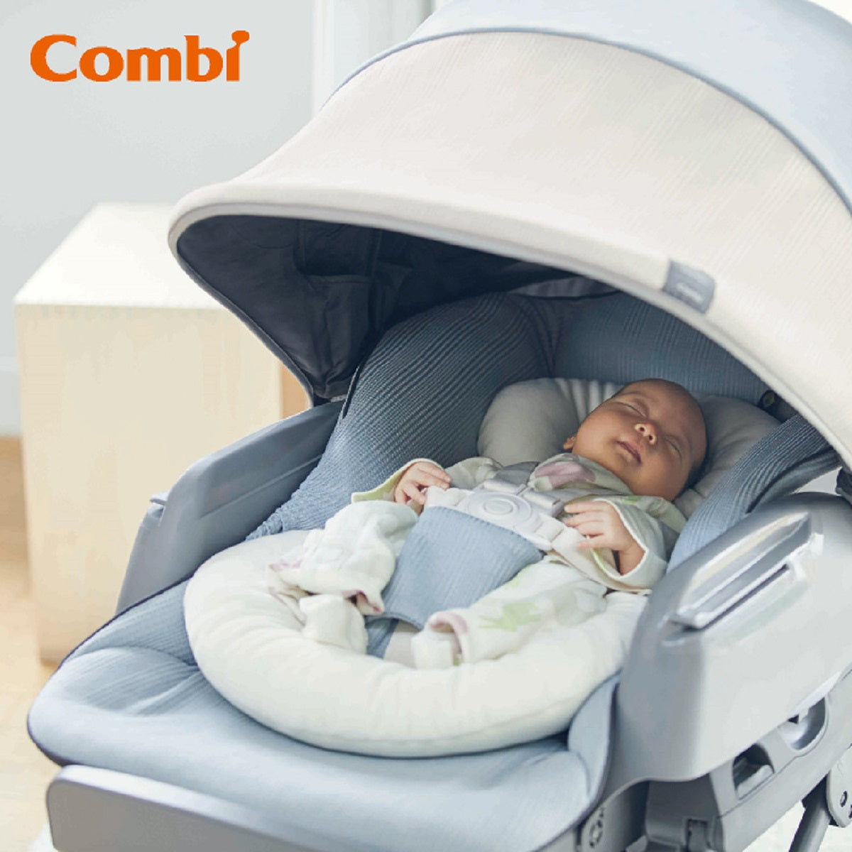 Combi Nemulila Bedi Long SS EG Baby Rocking Chair - Manual Version for Soothing & Feeding | Perfect for Nursery, Daycare & Travel