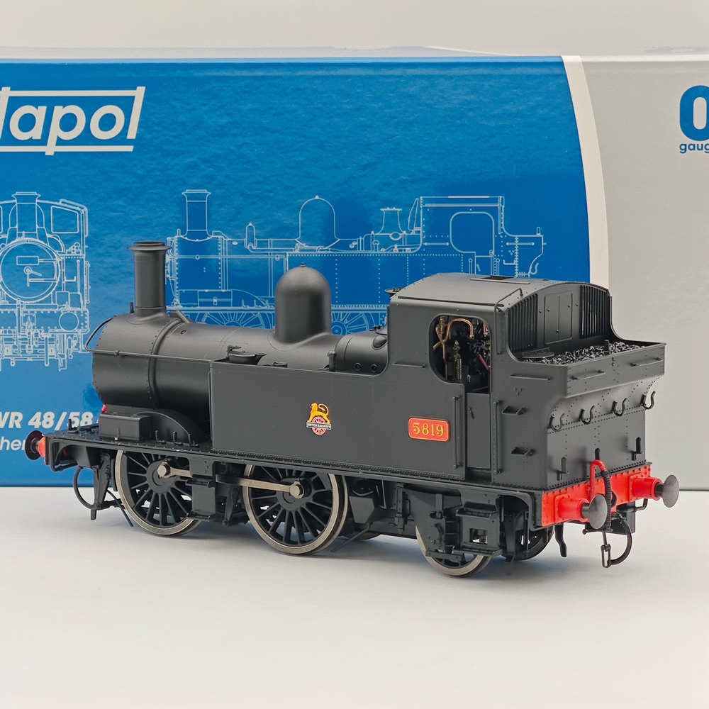 Dapol 7S 006 052 O Gauge 58xx Class BR Early Crest Black 5819 21DCC Locomotive - Model Train for Collectors & Railway Enthusiasts - Perfect for Display & Layout Scenes
