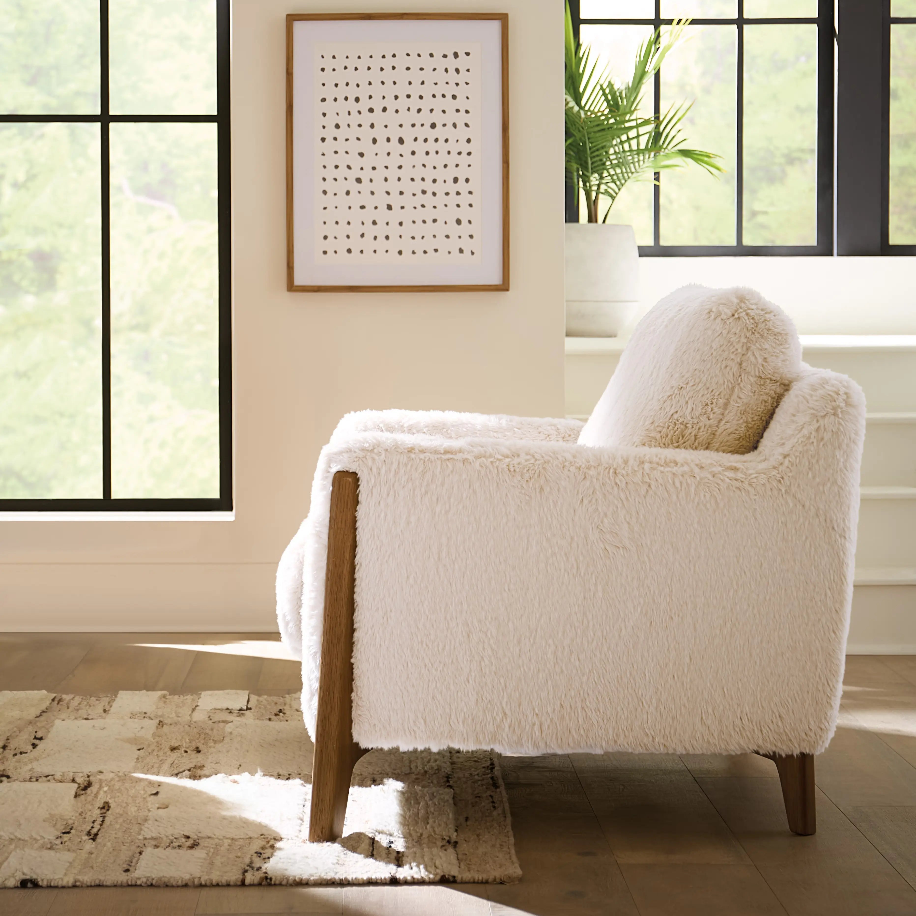 Cynthia Chair - Modern Accent Chair for Living Room, Bedroom & Office - Stylish Upholstered Armchair with Solid Wood Legs - Perfect for Home Decor, Reading & Relaxing