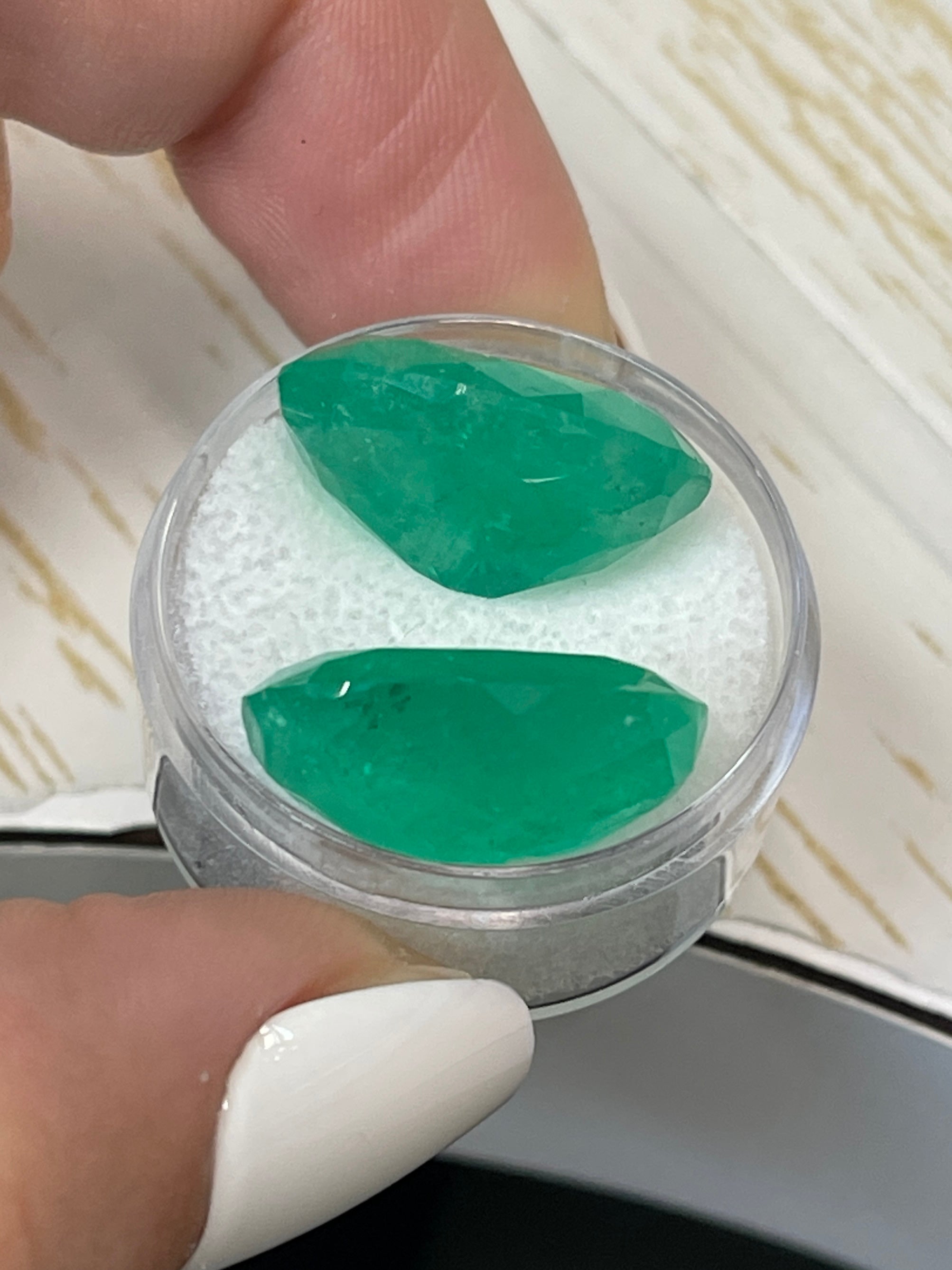 Premium 30.12tcw Matching Pair of Colombian Emerald Gemstones - 20x14mm Oval Cut Loose Emeralds for Jewelry Making, Engagement Rings & Luxury Gifts