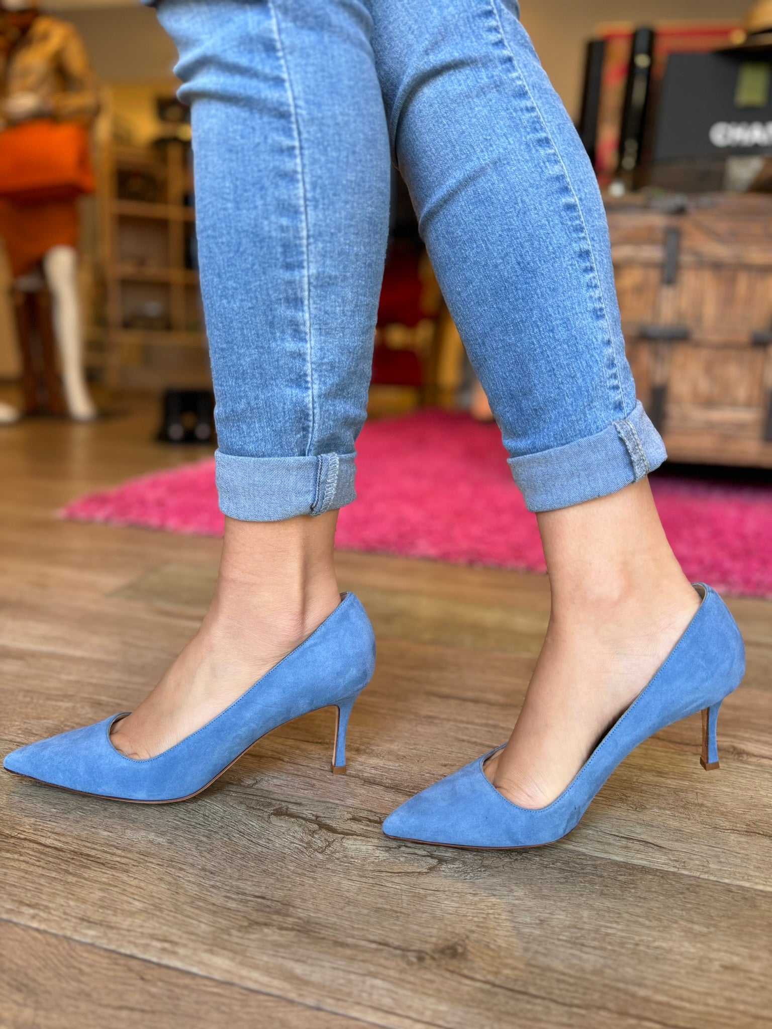 MANOLO BLAHNIK Suede BB Point Toe Pumps Women's Size 7.5 - Elegant High Heels for Wedding, Party & Office Wear