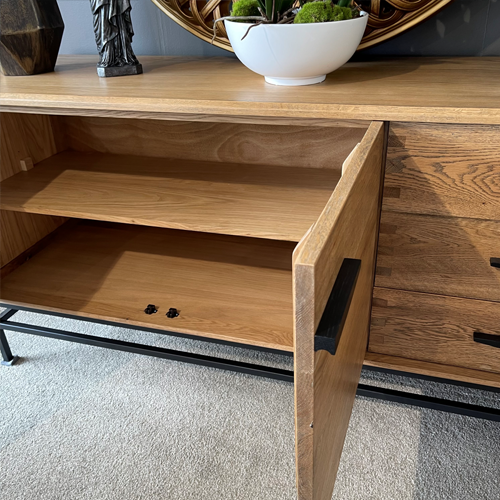 Stylish Hartley Oak Sideboard - Modern Wooden Buffet Cabinet for Dining Room & Living Room Storage