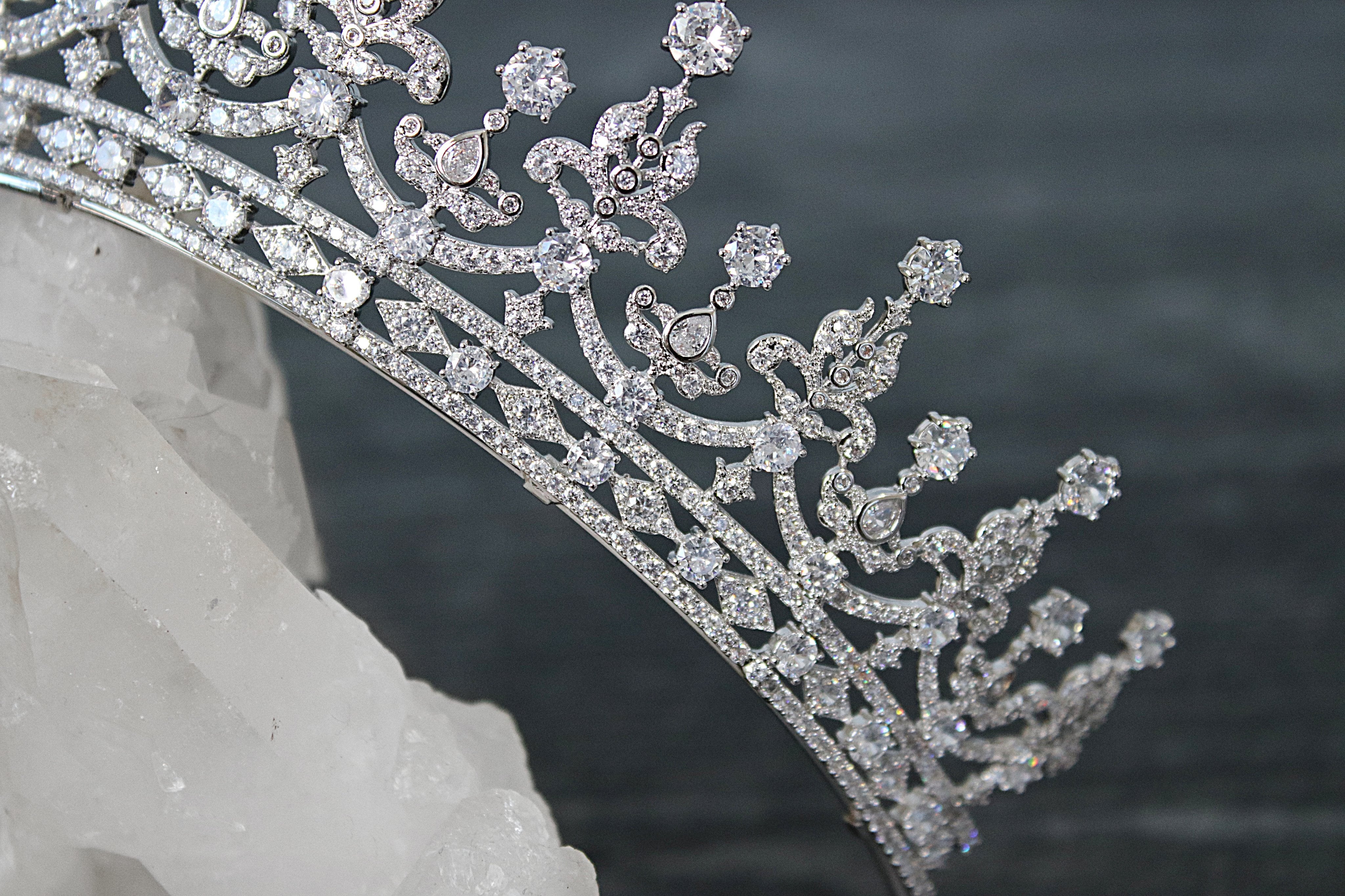 PETITE QUEEN VICTORIA Simulated Diamond Royal Bridal Crown Tiara - Elegant Wedding Headpiece for Brides, Prom, Pageants & Cosplay