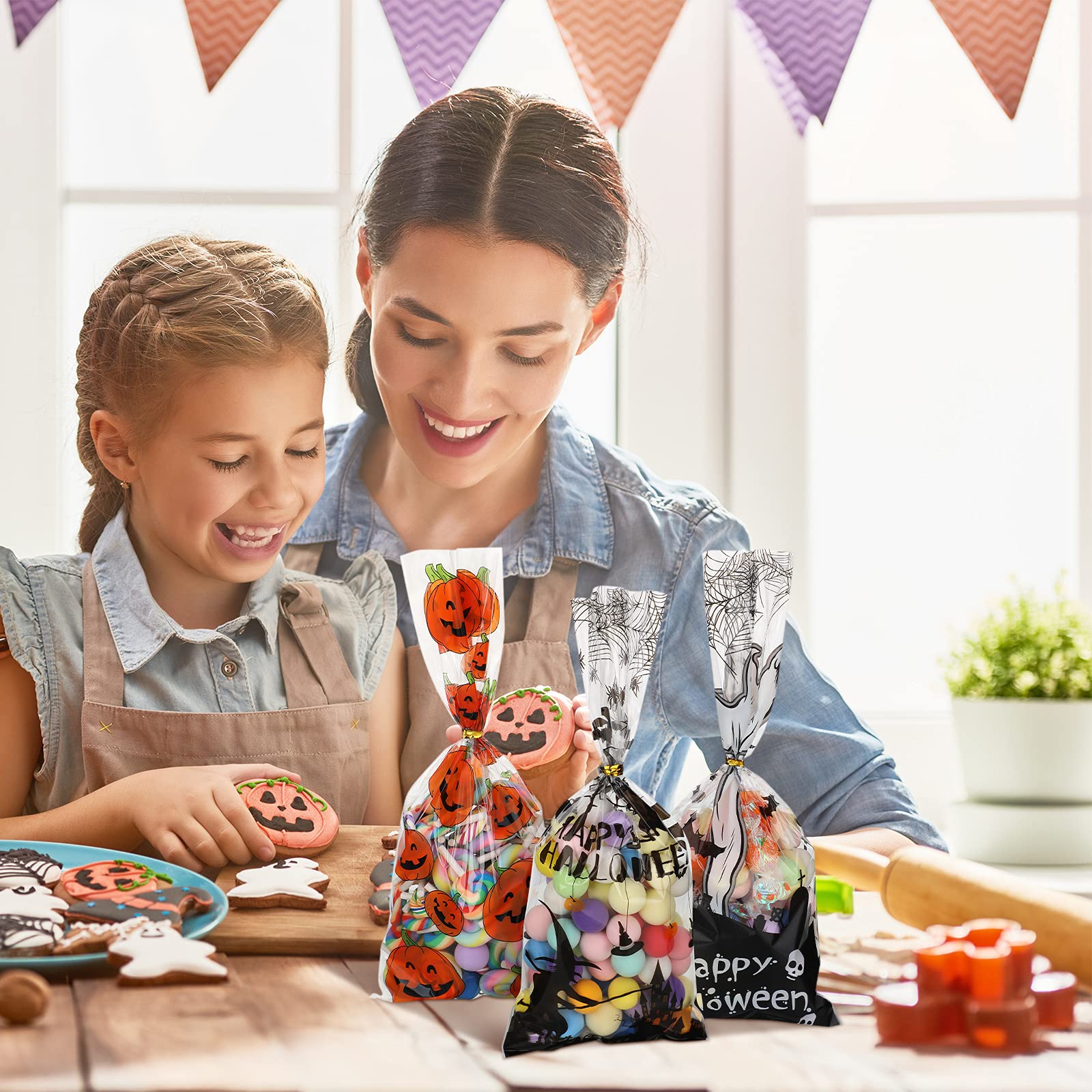 Zonon 140-Piece Halloween Treat Bags - Bulk Clear Plastic Candy Favor Bags with 150 Twist Ties for Halloween Party Supplies | Perfect for Trick-or-Treating, Classroom Treats & Party Favors