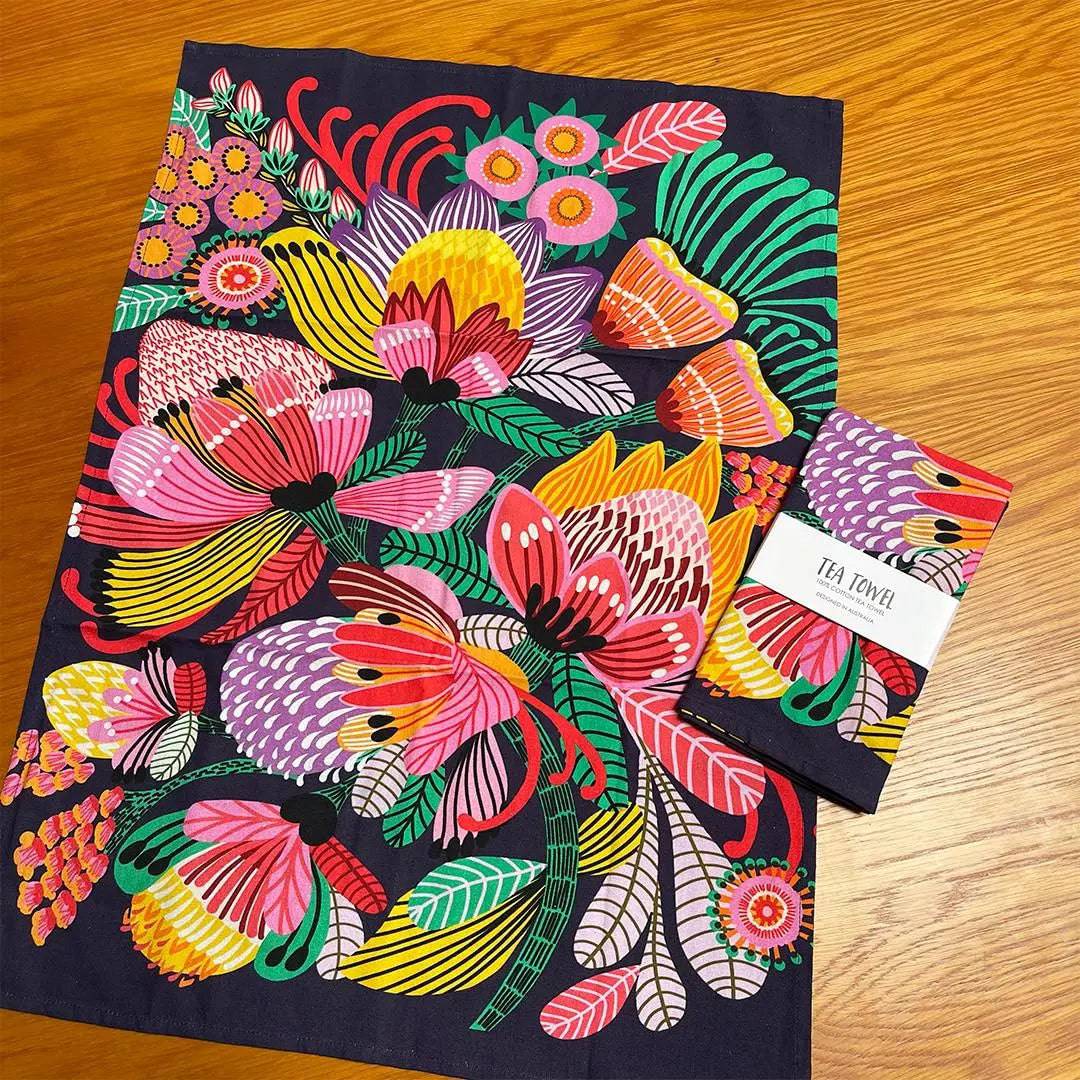 Premium Wild Proteas Printed Kitchen Tea Towel - Soft Absorbent Dish Towel for Drying Dishes, Cleaning Countertops - Perfect for Kitchen, Dining, and Gift Giving