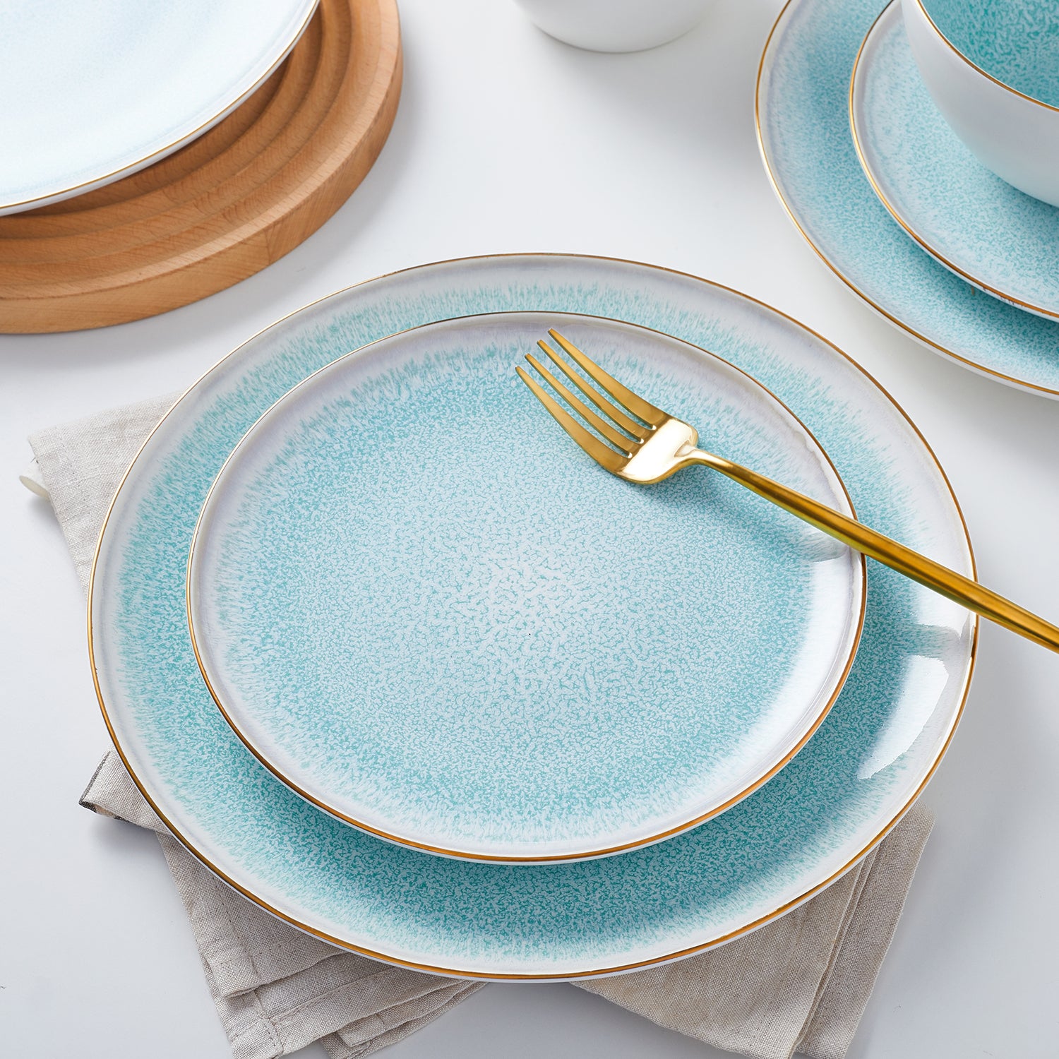 Josephine Porcelain Dinnerware Set - Elegant Mint Green 16-Piece Dinnerware Set for 4, Includes Plates, Bowls & Mugs - Perfect for Formal Dining, Wedding Registry & Home Entertaining