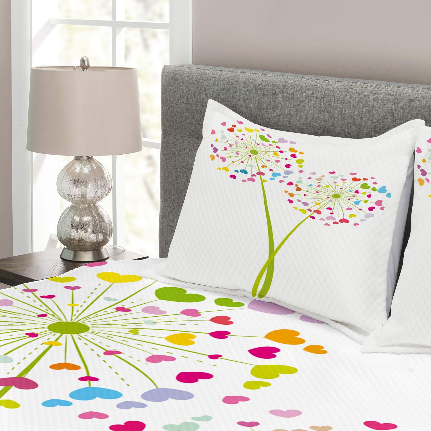 Ambesonne Floral Bedspread Set - King Size 3-Piece Dandelion Flower Heart-Shaped Petals Bedding with 2 Pillow Shams | Romantic Valentine's Decor for Master Bedroom, Guest Room & Spring Home Decor