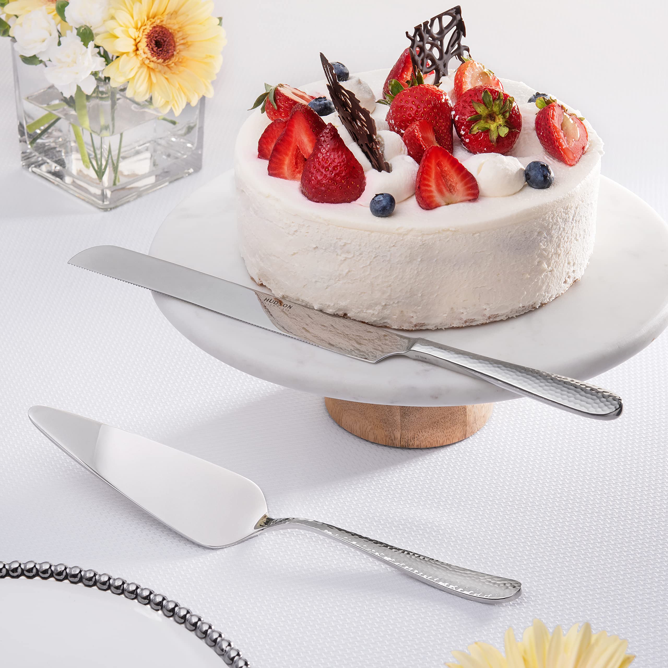 Hudson Essentials 9-Piece Bergamo Hammered 18/10 Stainless Steel Serving Set with Cake Knife & Server - Elegant Flatware for Weddings, Parties & Entertaining - Perfect for Cake Cutting, Buffet Serving & Hostess Gifts
