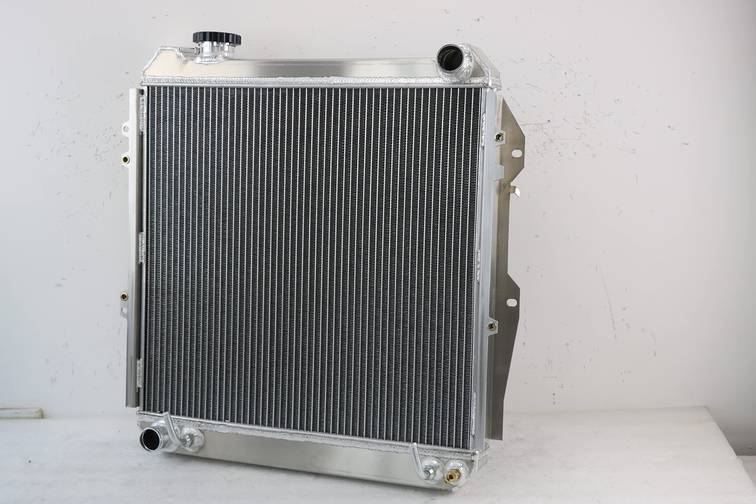 High-Performance 62MM 4 Row Aluminum Radiator for 1988-1995 Toyota 4Runner & Pickup 3.0L V6 (AT/MT) - Includes 16