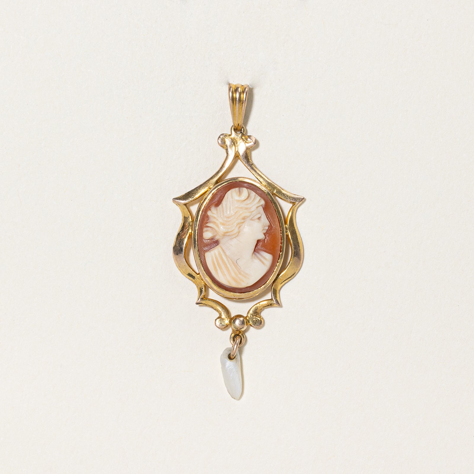 Vintage Seashell Cameo & Pearl Pendant Necklace - 5.00 Carat Elegant Jewelry for Women - Perfect for Weddings, Anniversaries & Special Occasions