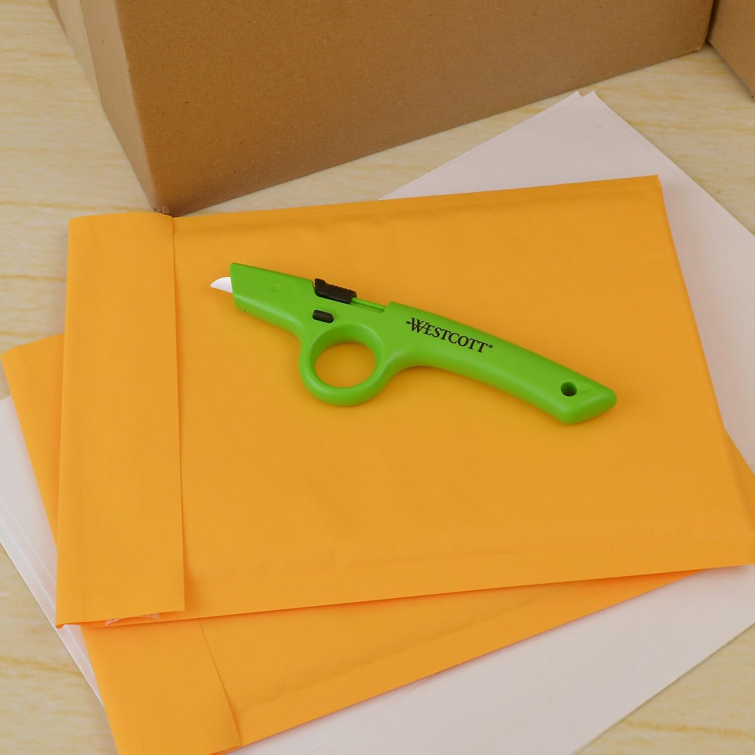 Westcott Full Size Retractable Box Cutter - Heavy Duty Utility Knife for Shipping, Packaging & Crafting - Sharp Stainless Steel Blade with Safety Lock - Perfect for Warehouse, Office & Home Use