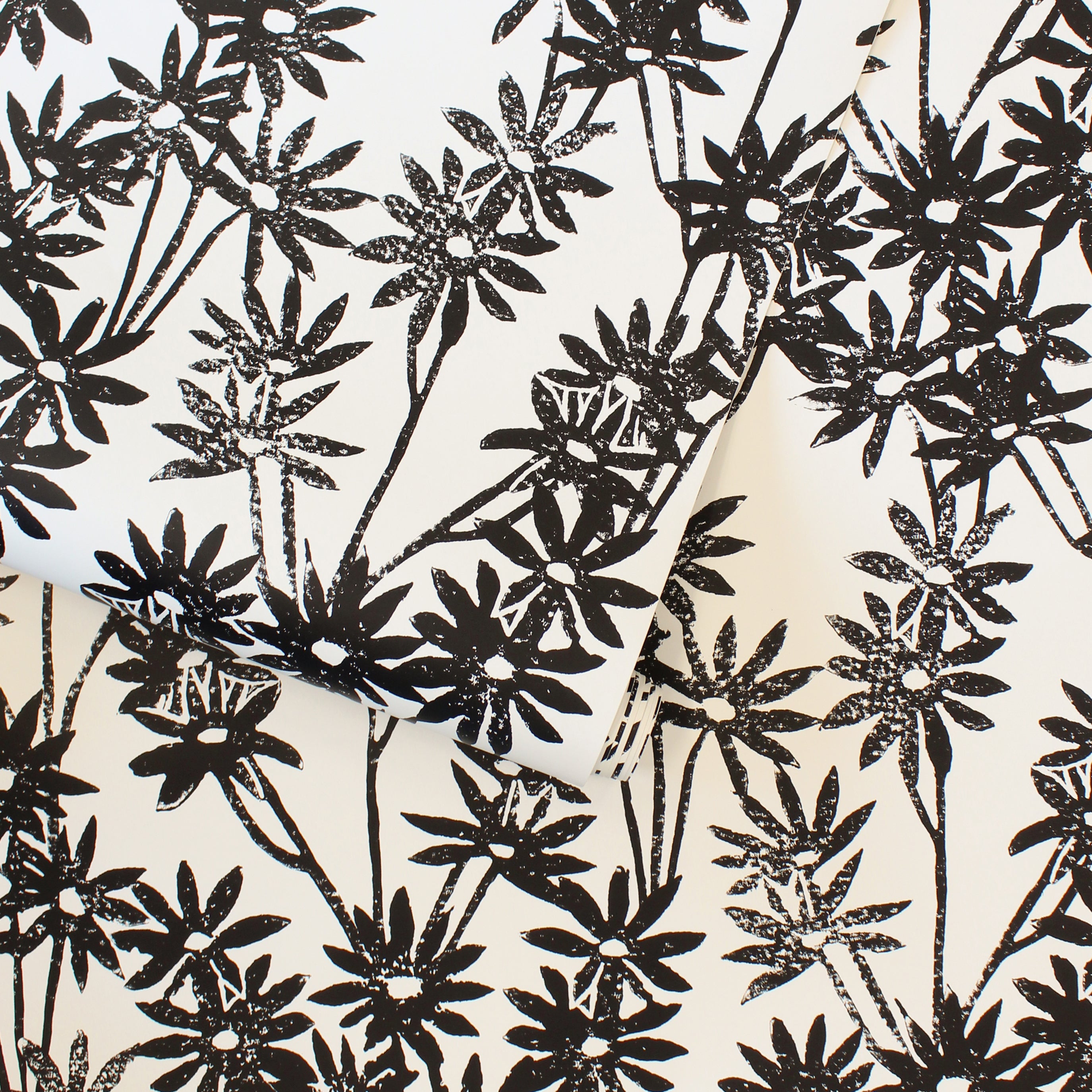 Novogratz Daisy Bloom Peel and Stick Wallpaper - Self-Adhesive Floral Removable Wallpaper for Bedroom, Living Room, Nursery & Home Decor