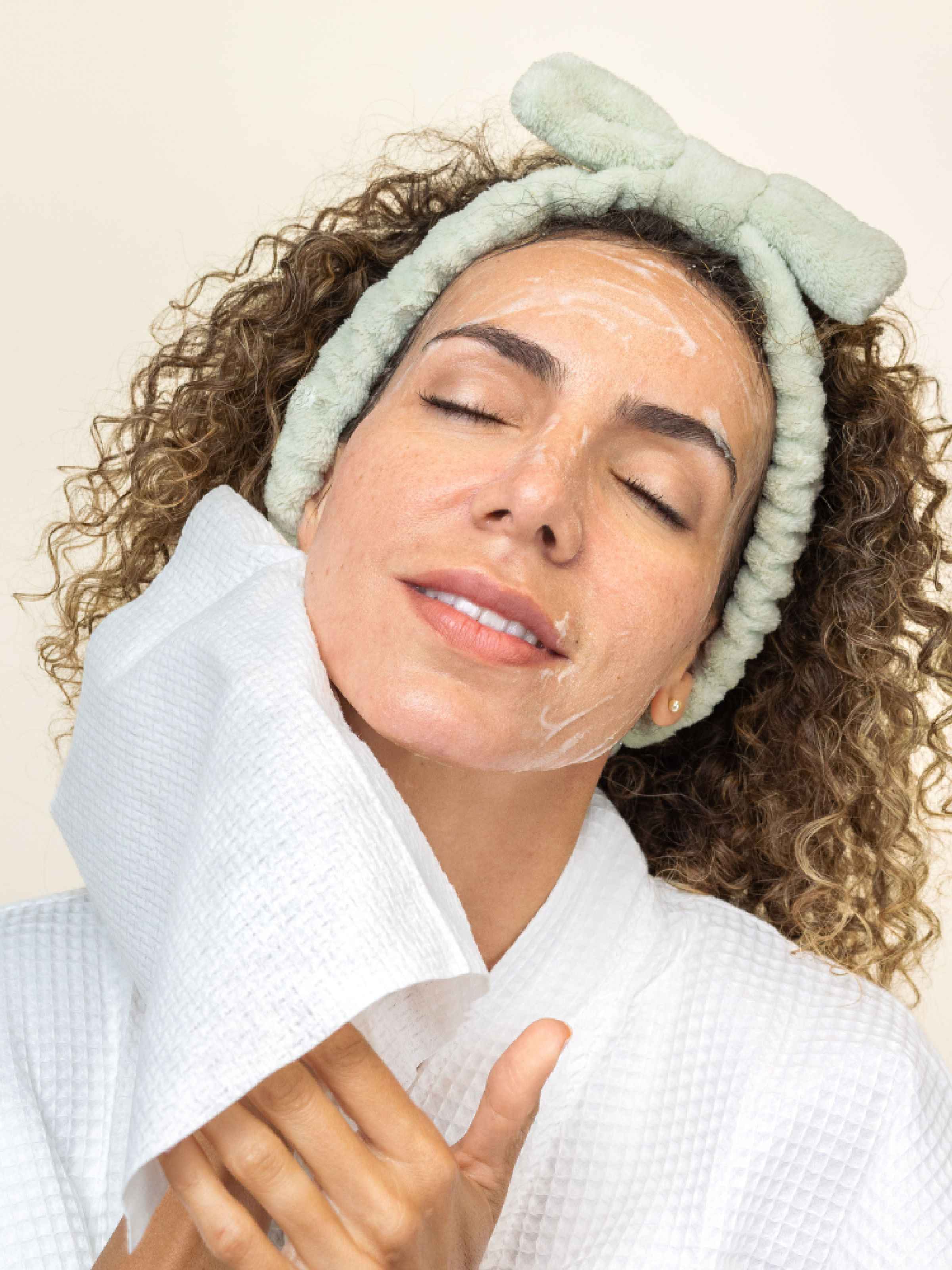 Clean Skin Club XL Disposable Facial Towels | Hypoallergenic & Ultra-Soft for Sensitive Skin | Perfect for Skincare Routine, Makeup Removal & Gym Use