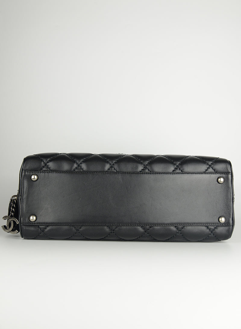 Chanel Quilted Black Leather Handbag - Luxury Designer Crossbody Bag for Women, Perfect for Evening Parties & Daily Use