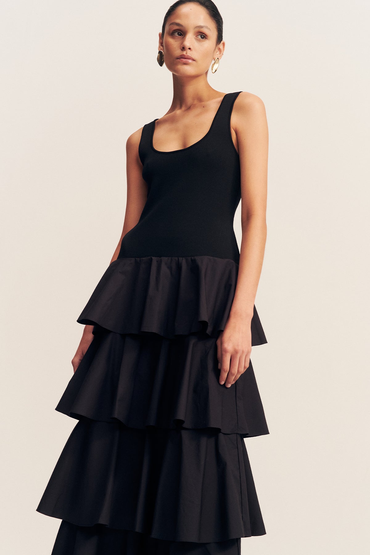 ALIAH Scoop Neck Tiered Maxi Dress - Black | Elegant Flowy Long Dress for Women | Perfect for Weddings, Parties & Summer Outfits