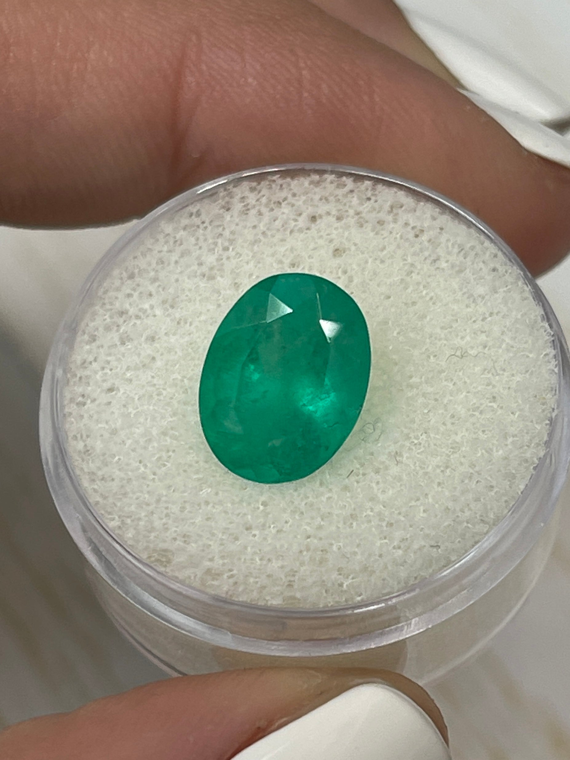 3.86 Carat Deep Emerald Green Natural Loose Colombian Emerald Oval Cut Gemstone for Jewelry Making, Engagement Rings & Luxury Gifts