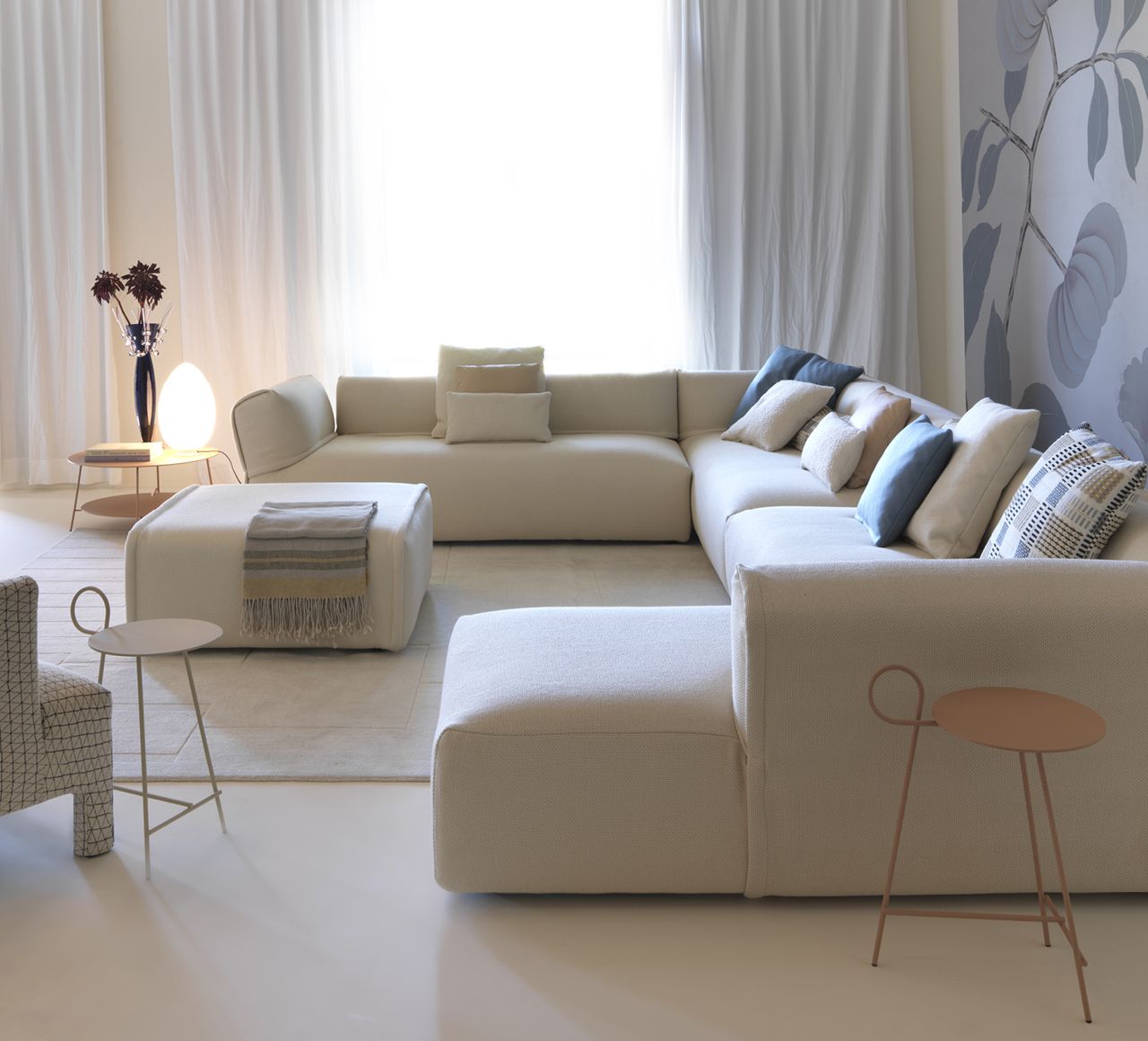 Driade Carmina Side Table - Modern End Table for Living Room, Bedroom & Office - Stylish Accent Table with Wooden Base