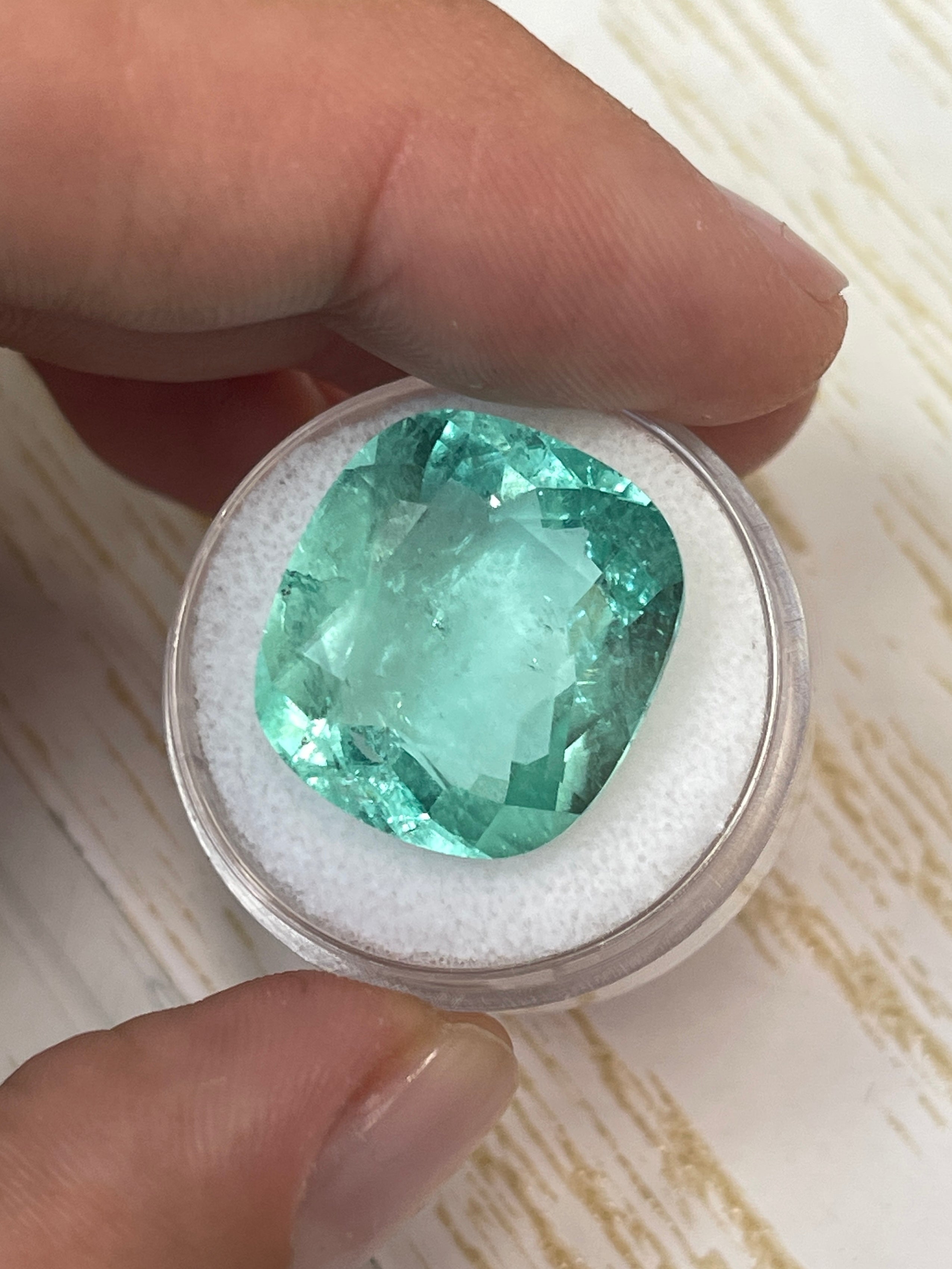 19.41 Carat Natural Colombian Emerald - Cushion Cut Loose Gemstone (19x17mm, VS Clarity, Pastel Green) for Jewelry Making, Engagement Rings & Luxury Gifts