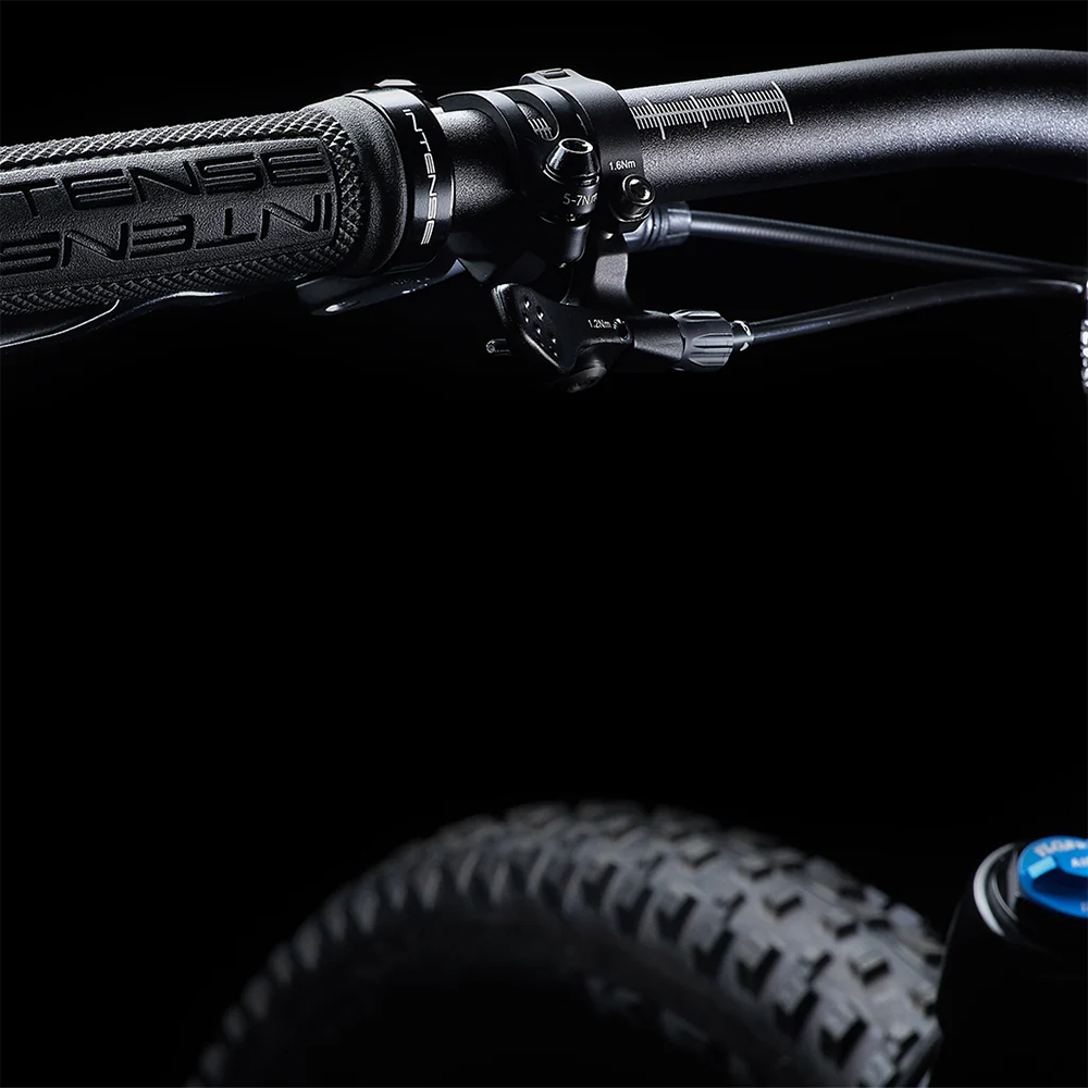 Intense 951 Series Trail Carbon Bike - Ex Demo Mountain Bike for Off-Road Cycling & Trail Riding | Lightweight Carbon Frame for Professional Performance