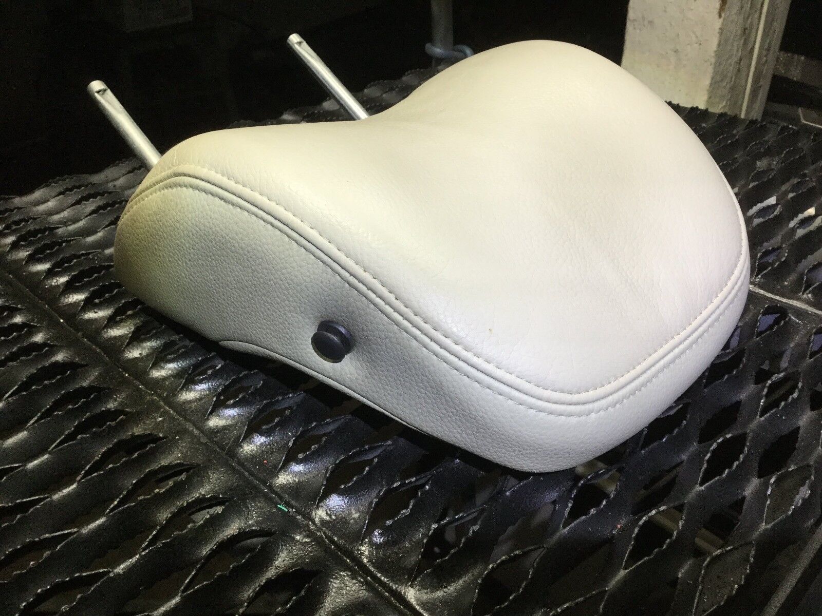 Genuine Volvo S60 Front Right Passenger Seat Headrest OEM Replacement Part 01-09 - Perfect for Car Interior Repair & Comfort Upgrade