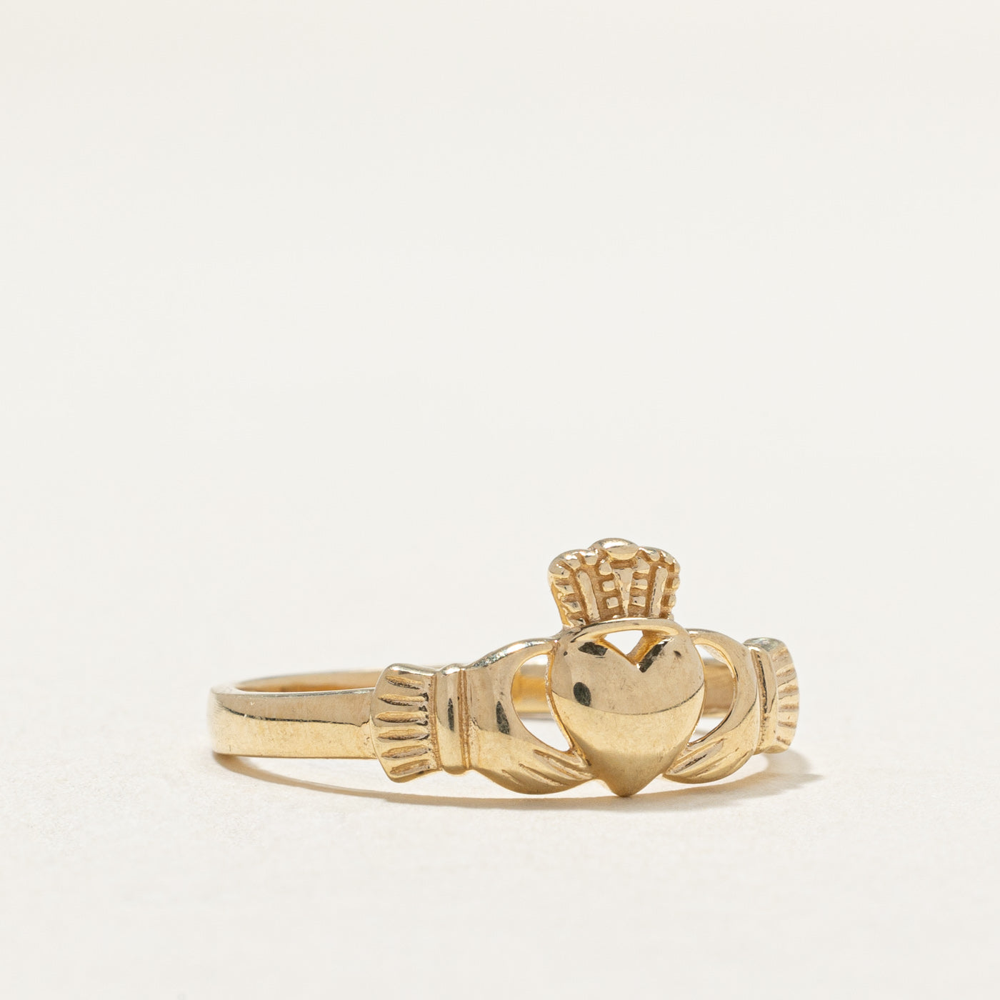 10K Yellow Gold Claddagh Ring for Women - Size 8.25 - Irish Love Friendship Loyalty Wedding Band - Perfect for Engagement, Anniversary, Valentine's Day Gifts
