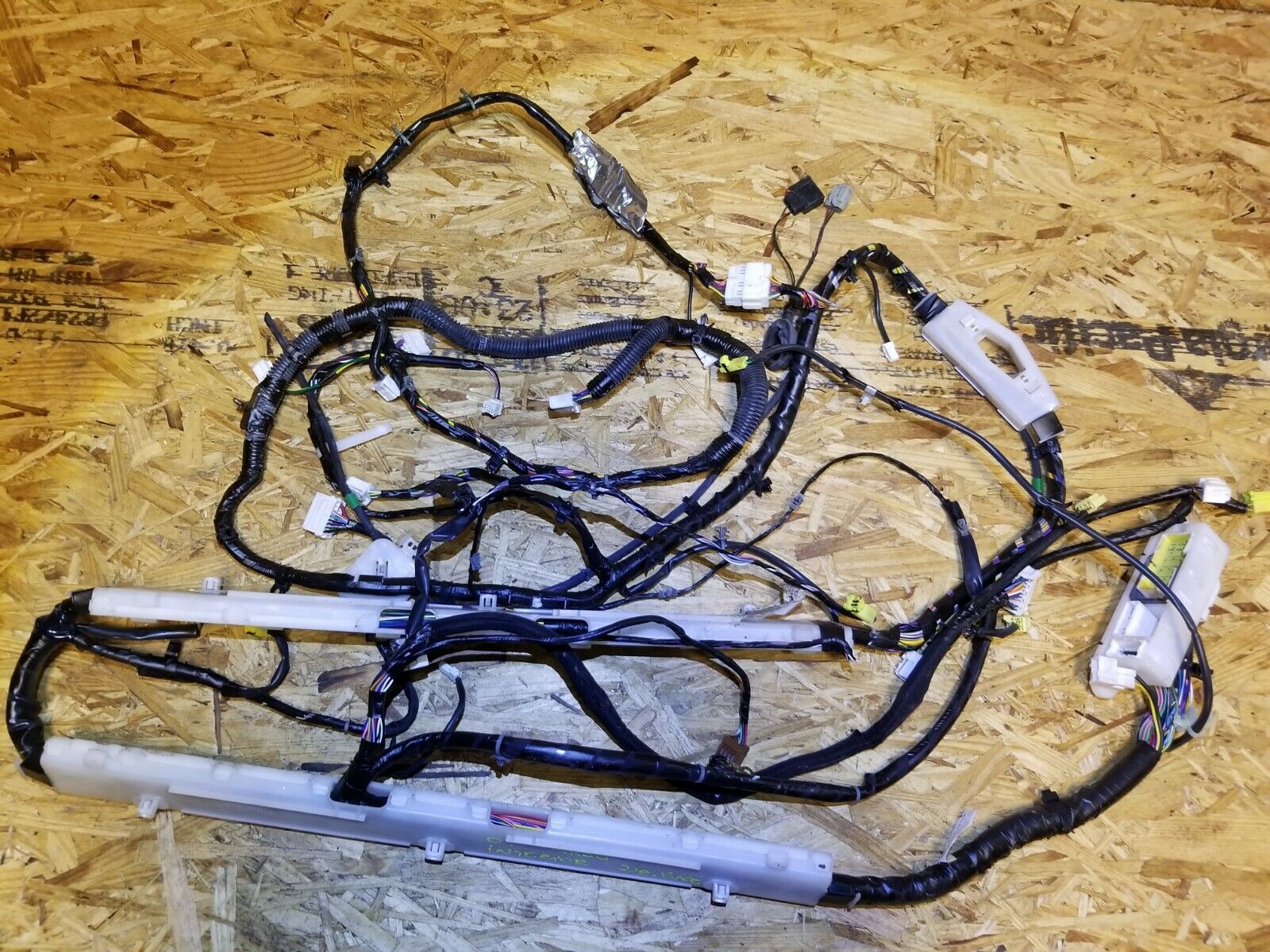 04 05 06 07 Infiniti QX56 Left Driver Side Interior Body Wire Harness OEM - Perfect for Electrical Repairs & DIY Car Maintenance