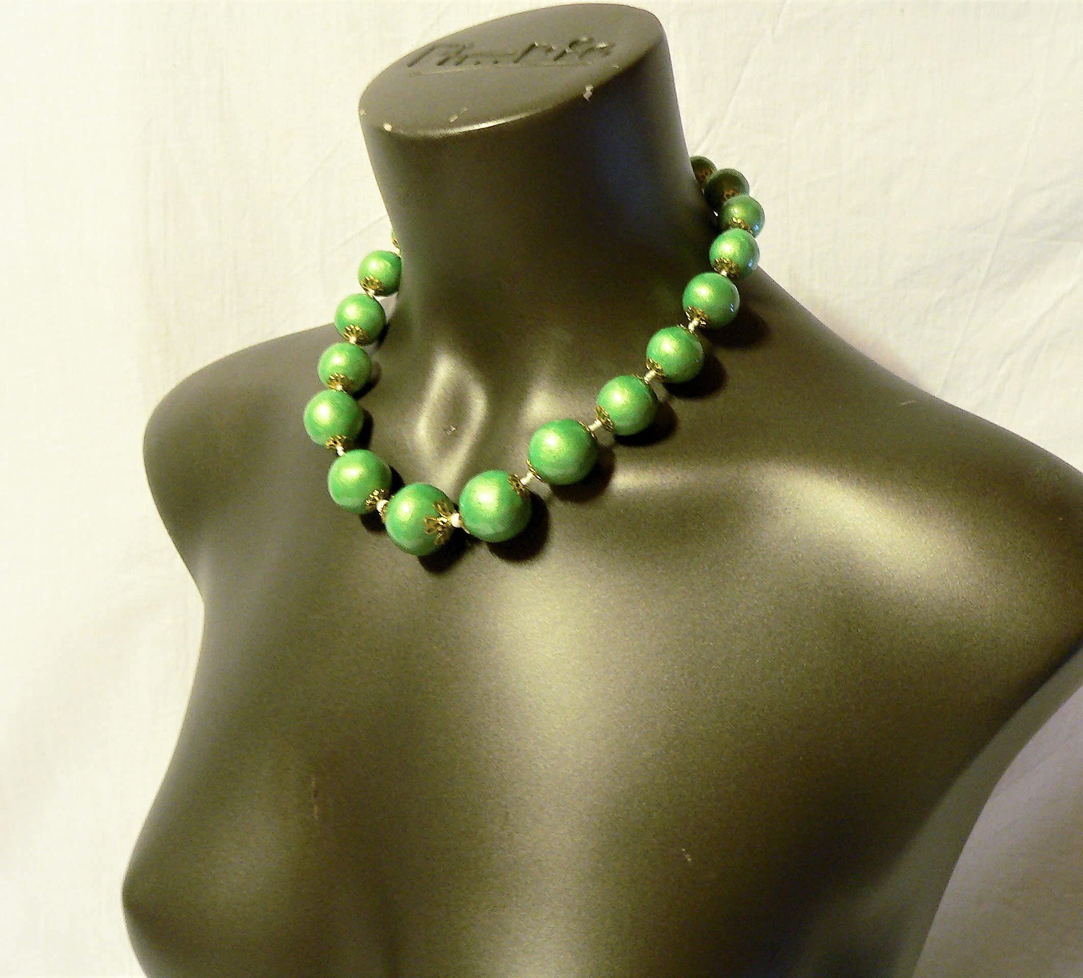 Stylish Ceramic Charm Ball Necklace for Women - Emerald Green Jewelry | Perfect for Casual Wear, Parties & Gift Giving