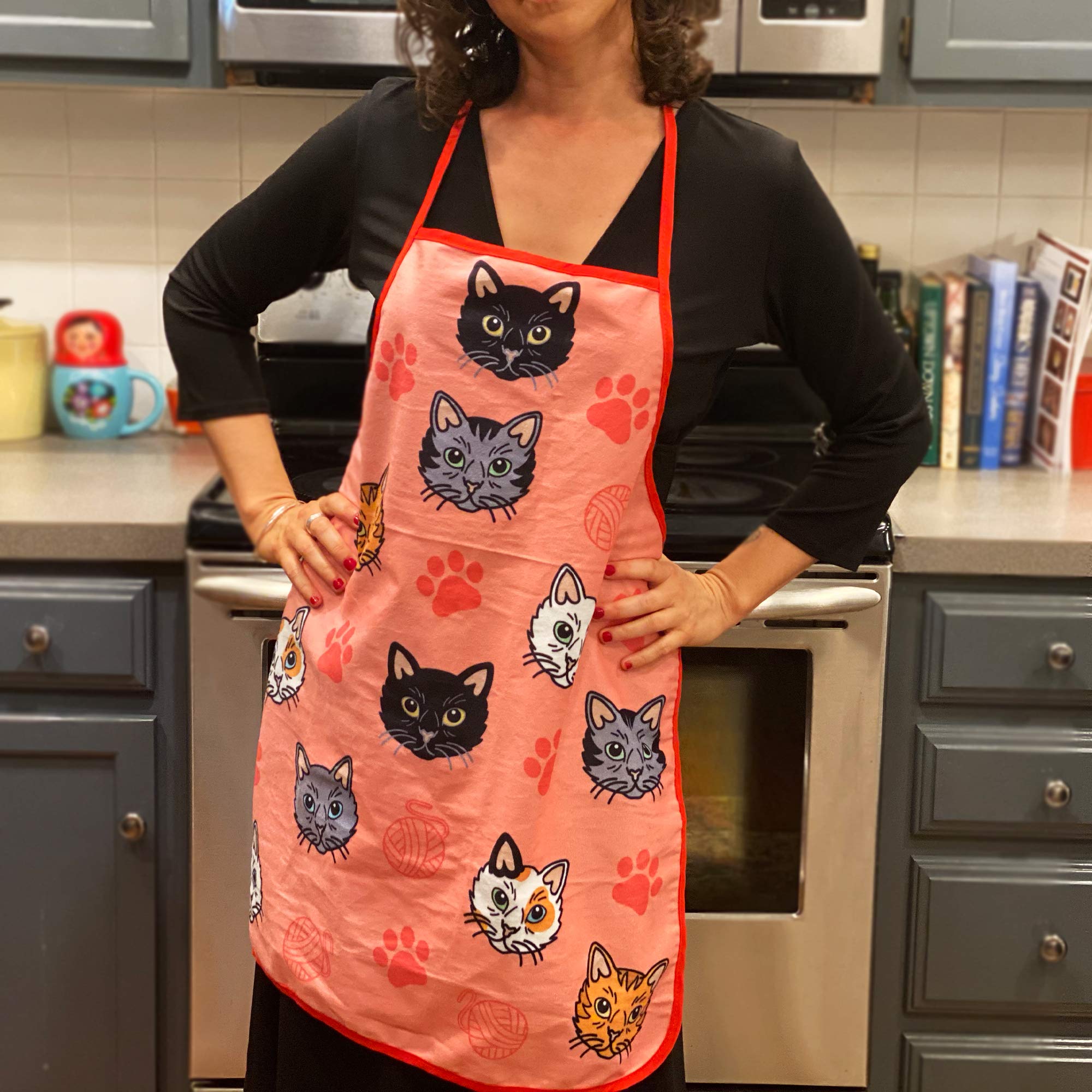 Funny Cat Lover Kitchen Apron & Oven Mitt Set - Cute Kitty Yarn Design for Baking, Cooking & Grilling - Perfect Gift for Animal Lovers