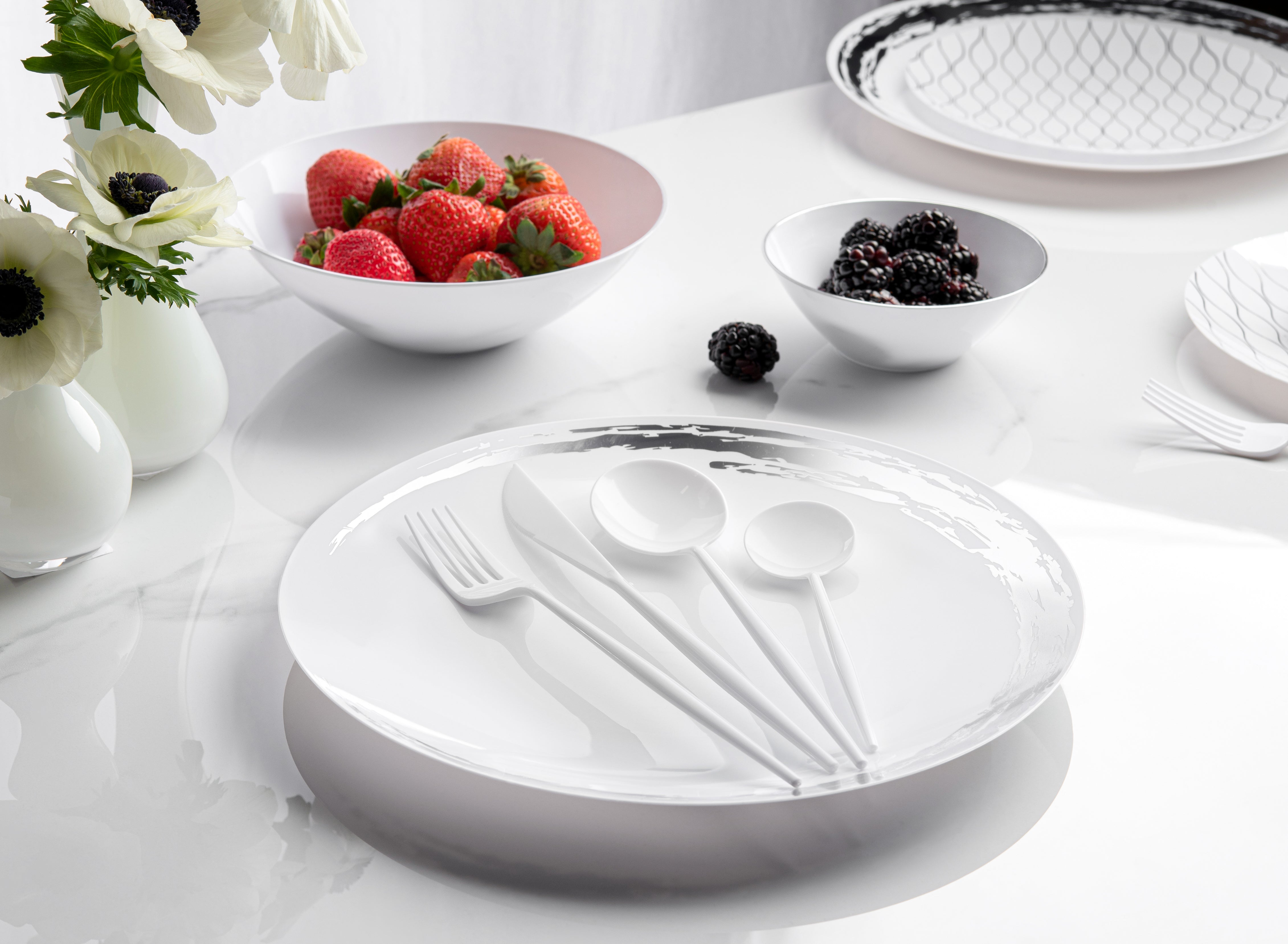 192-Piece White & Silver Round Plastic Dinnerware Set - 96 Servings - Durable Disposable Plates, Bowls, Cups & Cutlery - Perfect for Parties, Picnics, BBQs & Outdoor Events