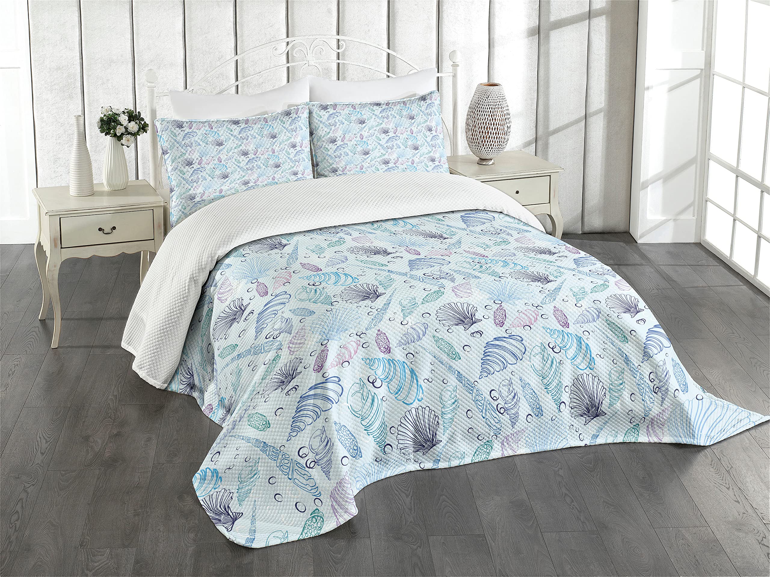 Ambesonne King Size 3-Piece Nautical Bedspread Set with Sea Shell & Underwater Bubbles Ocean Print - Indigo Pale Blue Purple Bedding Coverlet & 2 Pillow Shams | Perfect for Coastal Themed Bedrooms, Beach House Decor & Maritime Inspired Home Styling