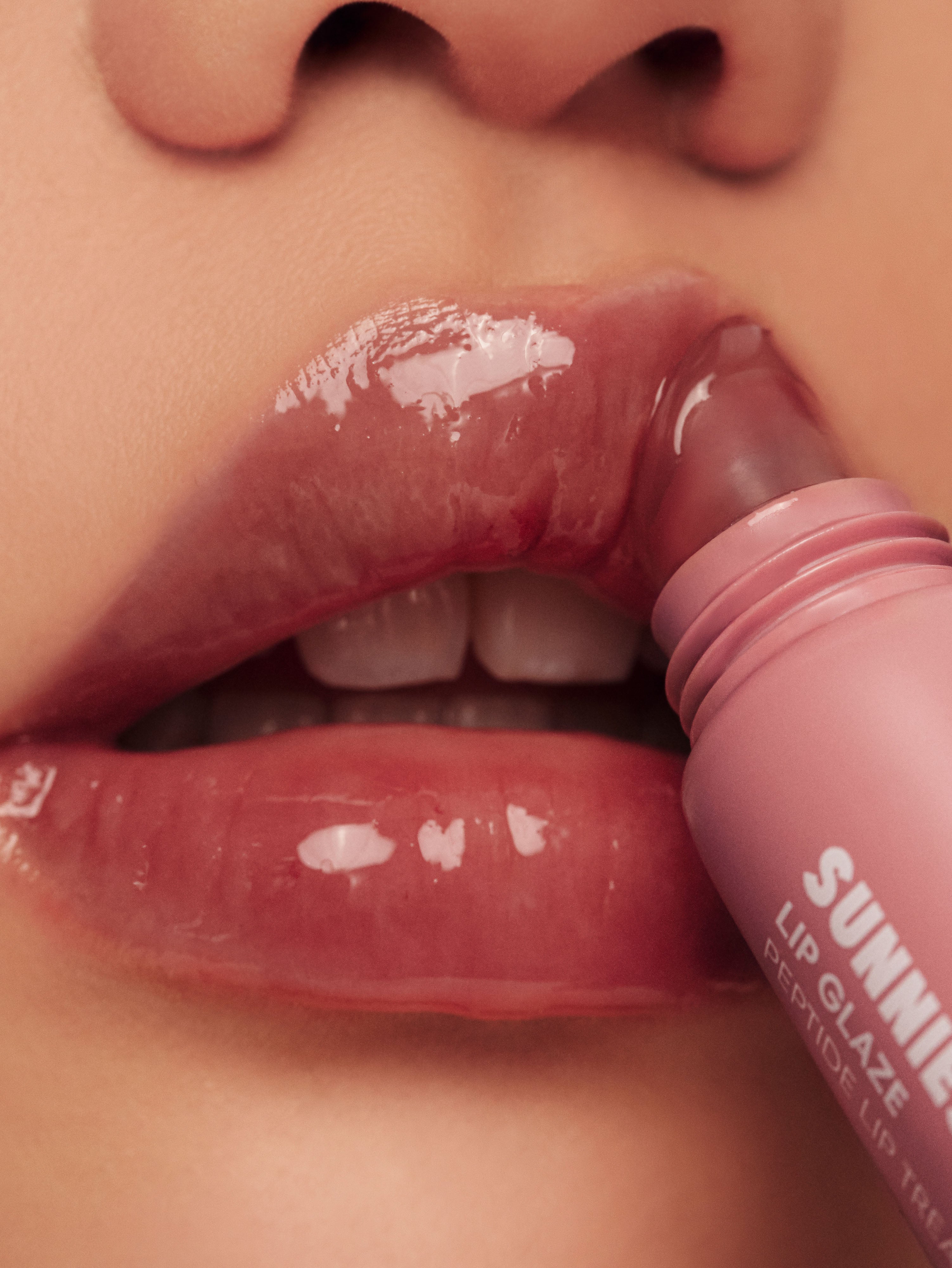 Best Lip Gloss for Shiny, Plump Lips - Long-Lasting & Non-Sticky Lip Glaze - Perfect for Daily Wear, Parties & Special Occasions