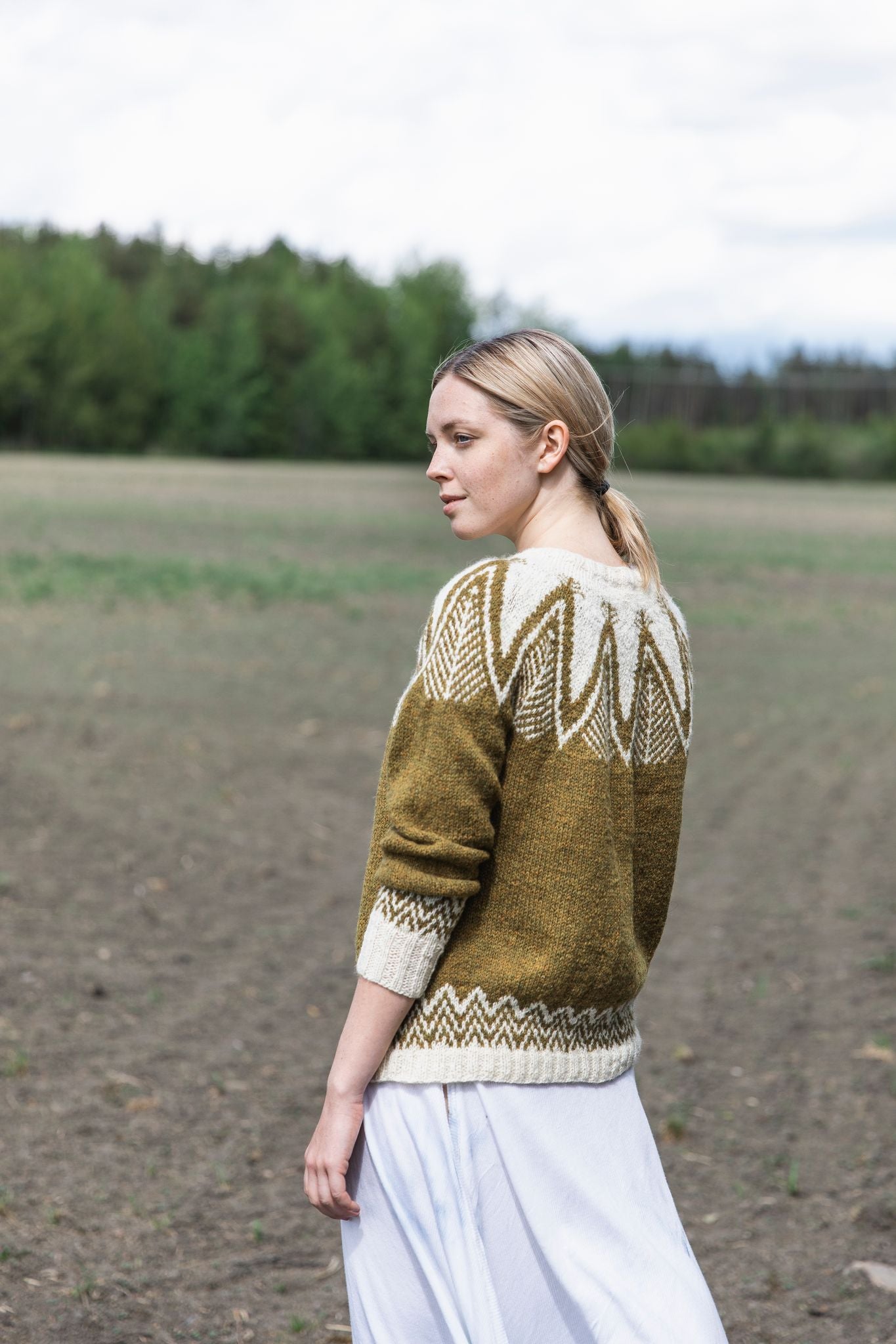 Handmade Knitted Kalevala Wool Sweater - Cozy Nordic Style for Winter & Outdoor Adventures