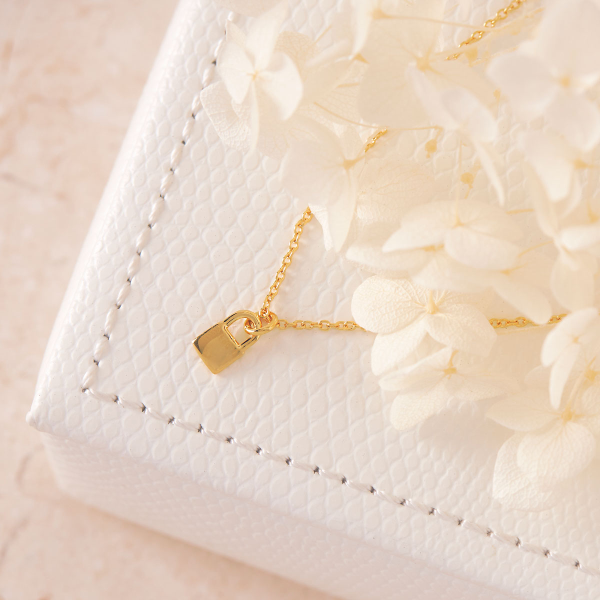 Lock Me Up Necklace Gold - Elegant Gold Heart Pendant Necklace for Women | Perfect for Valentine's Day, Anniversary & Romantic Gifts | Jewelry for Date Night & Special Occasions