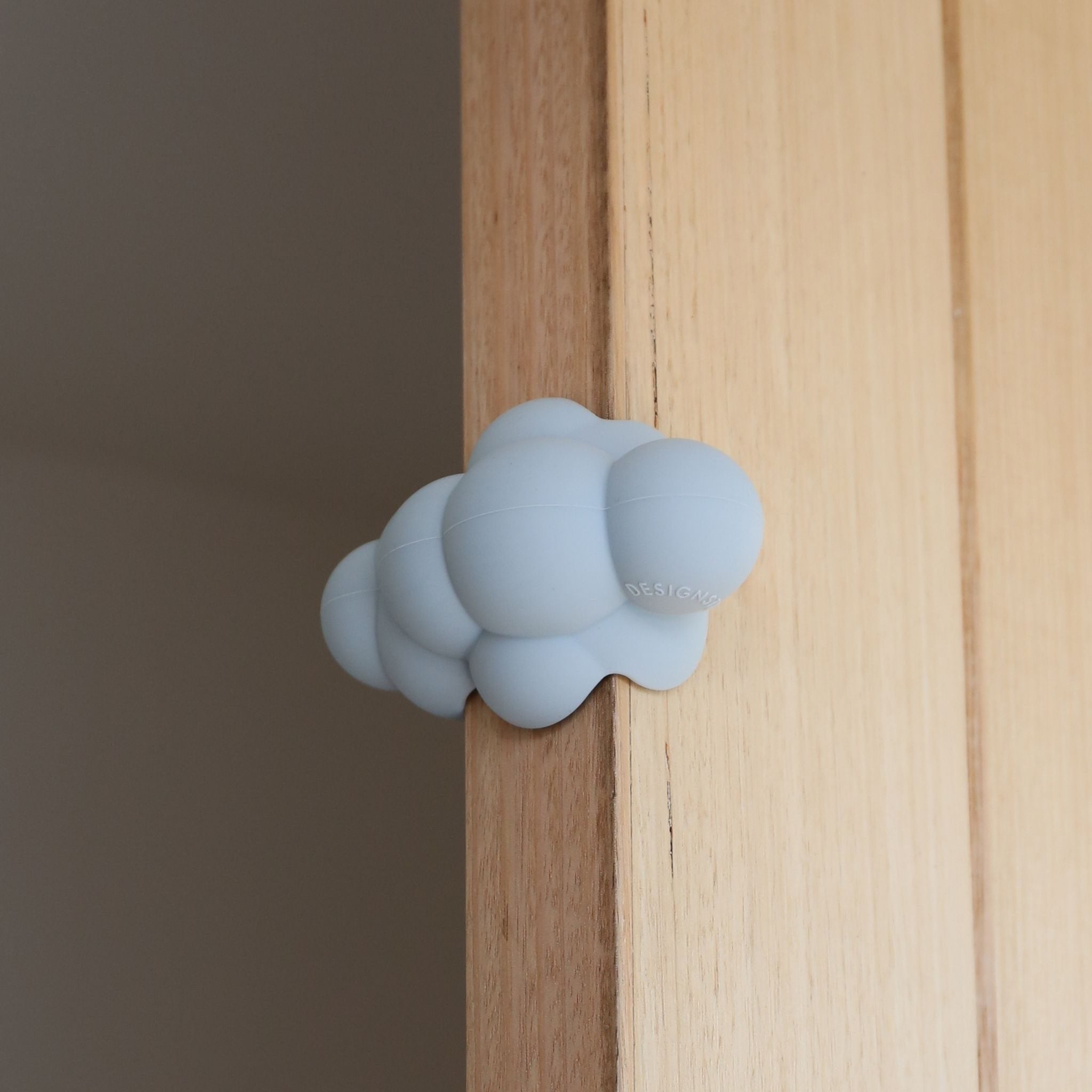 DESIGNSTUFF Cloud-Shaped Door Stopper - Non-Slip Wedge for Home & Office - Perfect for Bedroom, Living Room, and Classroom Use