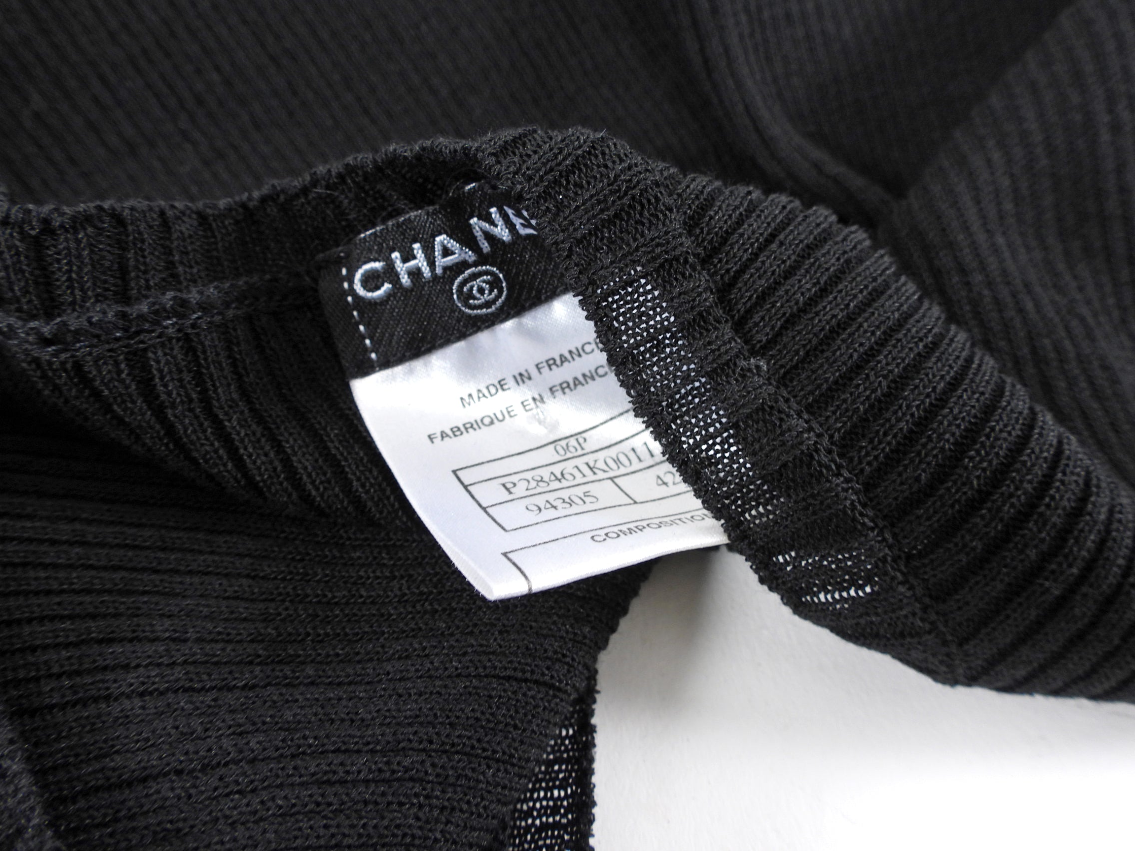Chanel 06P Black Rib Knit Top with Lace Hem - Size FR42 (US 8/10) - Elegant Women's Fashion for Evening Parties & Date Nights
