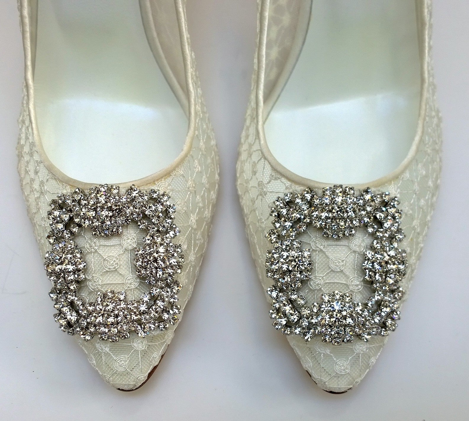 Manolo Blahnik Hangisi 90mm Cream Lace Pumps - Elegant Wedding & Evening Party Heels for Women
