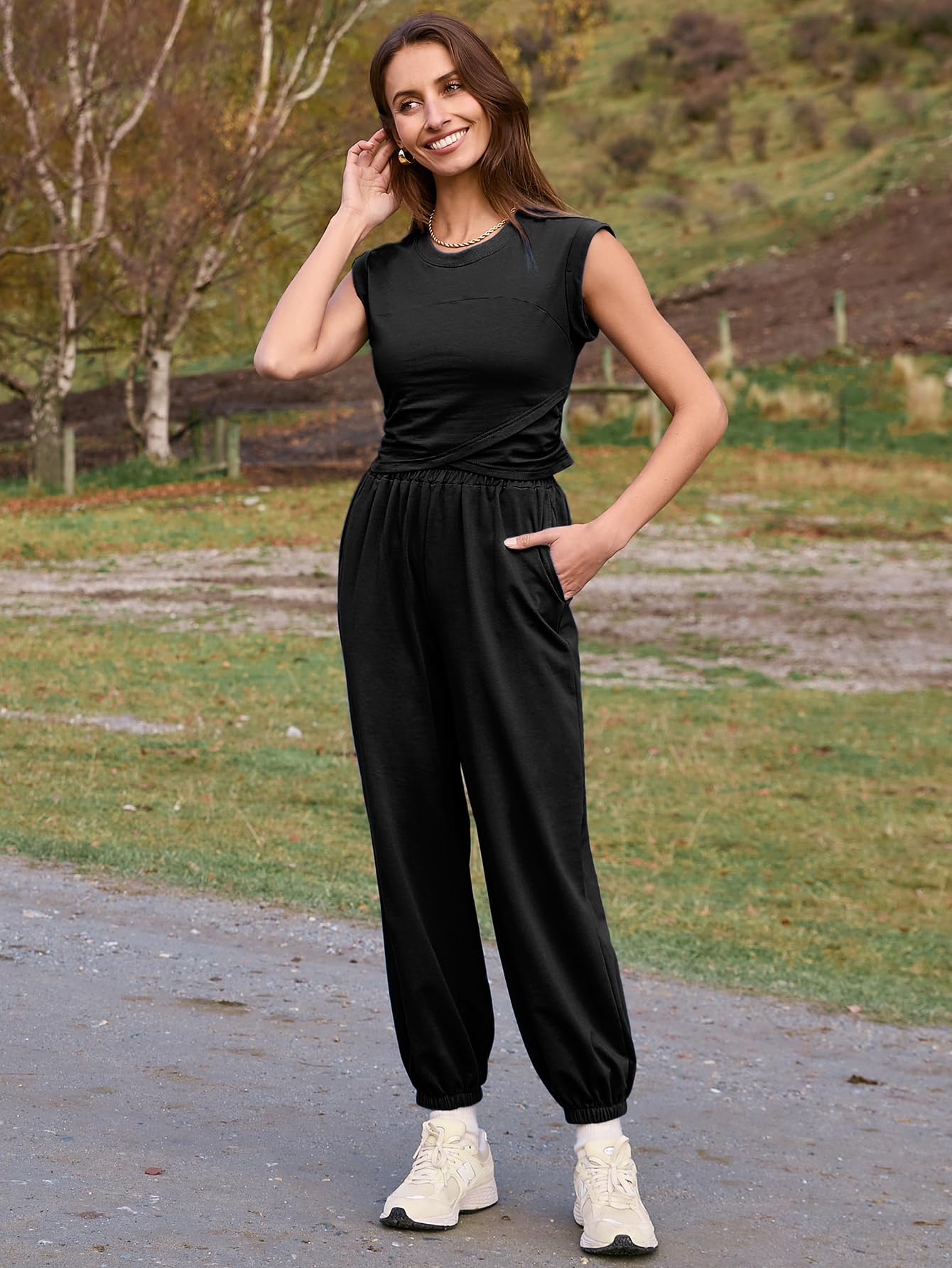 Glamaker Women's 2-Piece Athletic Set - Sleeveless Cropped Top & High-Waisted Sweatpants Joggers | Casual Workout Outfit for Yoga, Gym & Running | Trendy Tracksuit for Women