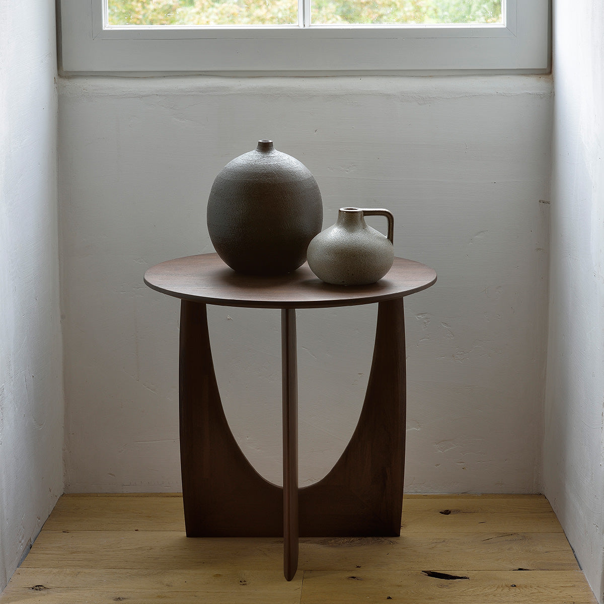 Modern Geometric Side Table - Minimalist Accent Table for Living Room, Bedroom & Office - Stylish End Table with Unique Design for Home Decor