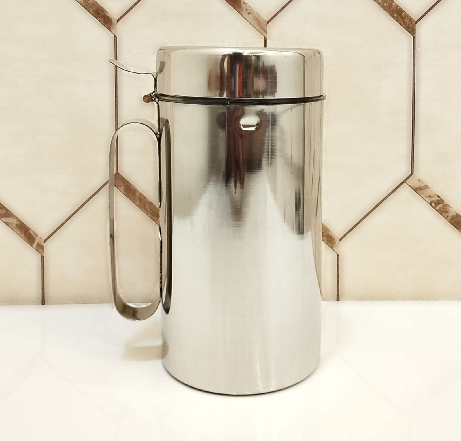 Premium Stainless Steel Oil Dispenser 1000ml (1L) - Durable Oil Bottle with Nozzle for Kitchen, Restaurant & Home Use - Silver (Pack of 1) - Perfect for Olive Oil, Cooking Oil & Vinegar Storage