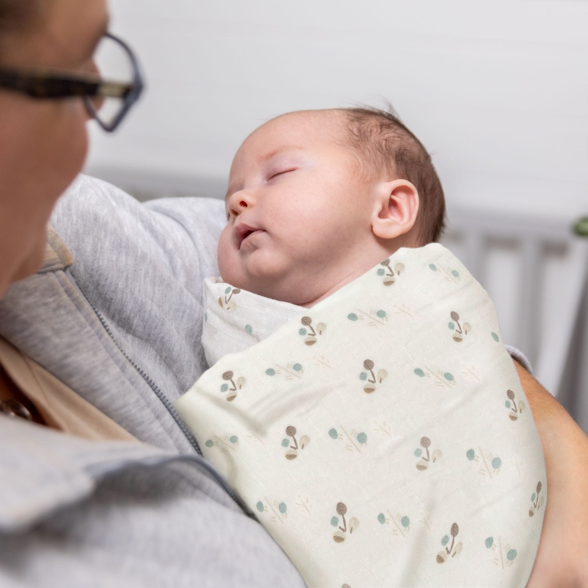 Organic Cotton Poppy Swaddle Blanket for Babies - Soft, Breathable & Hypoallergenic - Perfect for Newborns, Infants & Toddlers - Ideal for Swaddling, Sleeping & Comfort