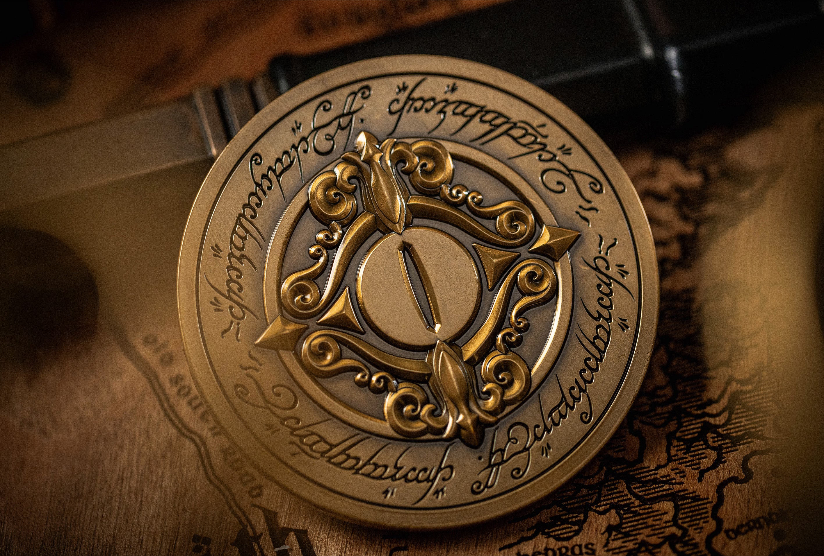 The Lord of the Rings™ Collector's Medallion - Official Licensed Jewelry for LOTR Fans, Gift for Fantasy Lovers (Use as Necklace Pendant, Bookmark, or Display Piece)